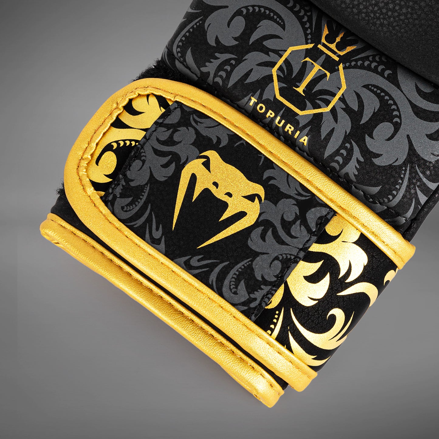 Venum x Topuria Unmatched Edition MMA实战手套 – 黑色/金色