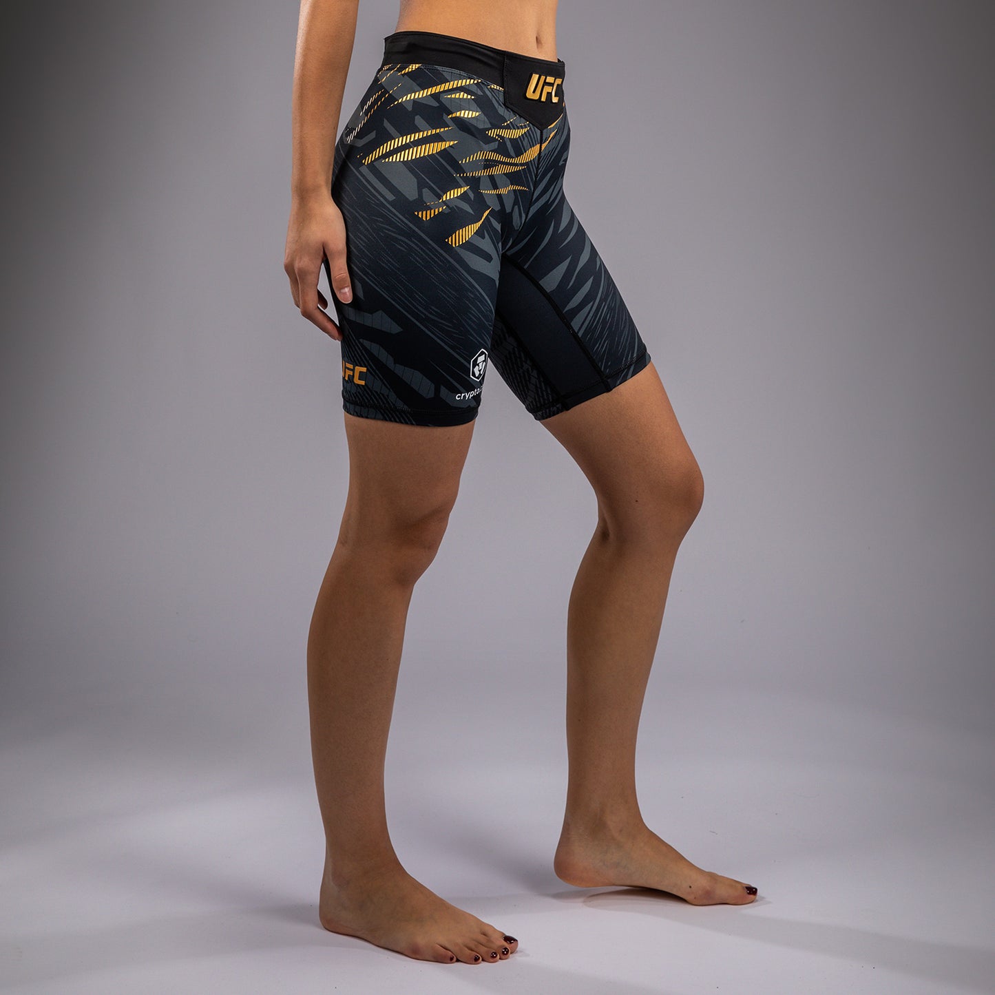 UFC Fusion by Venum Authentic Fight Night 女士综合格斗短裤 – 长款 – 冠军款