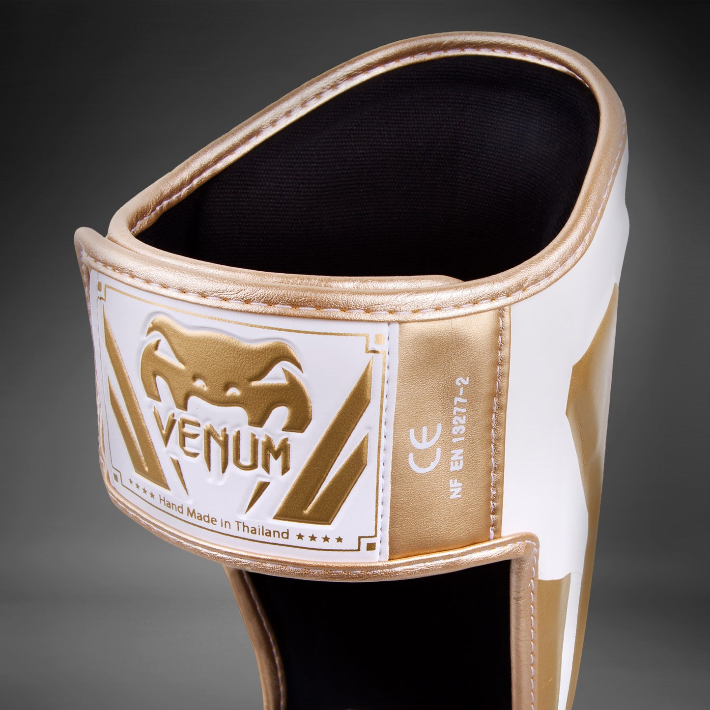 Venum Elite 立式护胫 – 白色/金色
