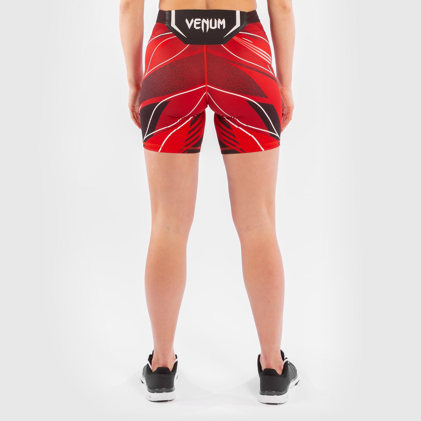 UFC Venum Authentic Fight Night 女士综合格斗短裤 – 长款 – 红色
