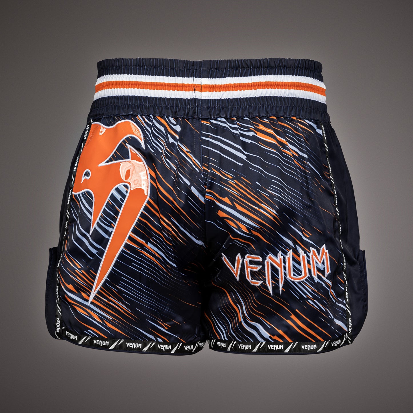 Venum Giant 泰拳短裤 – 橙色
