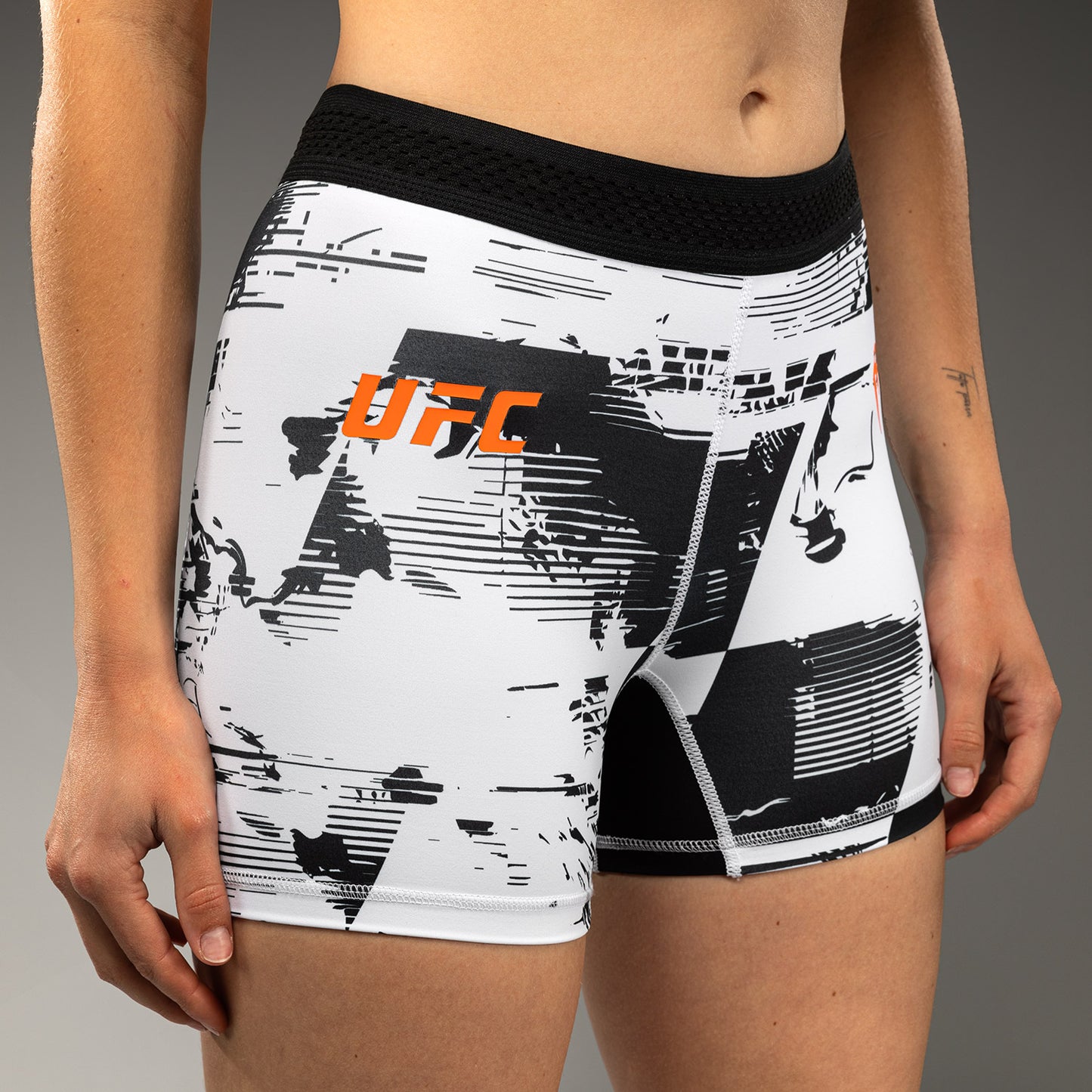 Women’s UFC Zenith by Venum 白色 正品格斗周性能综合格斗短裤