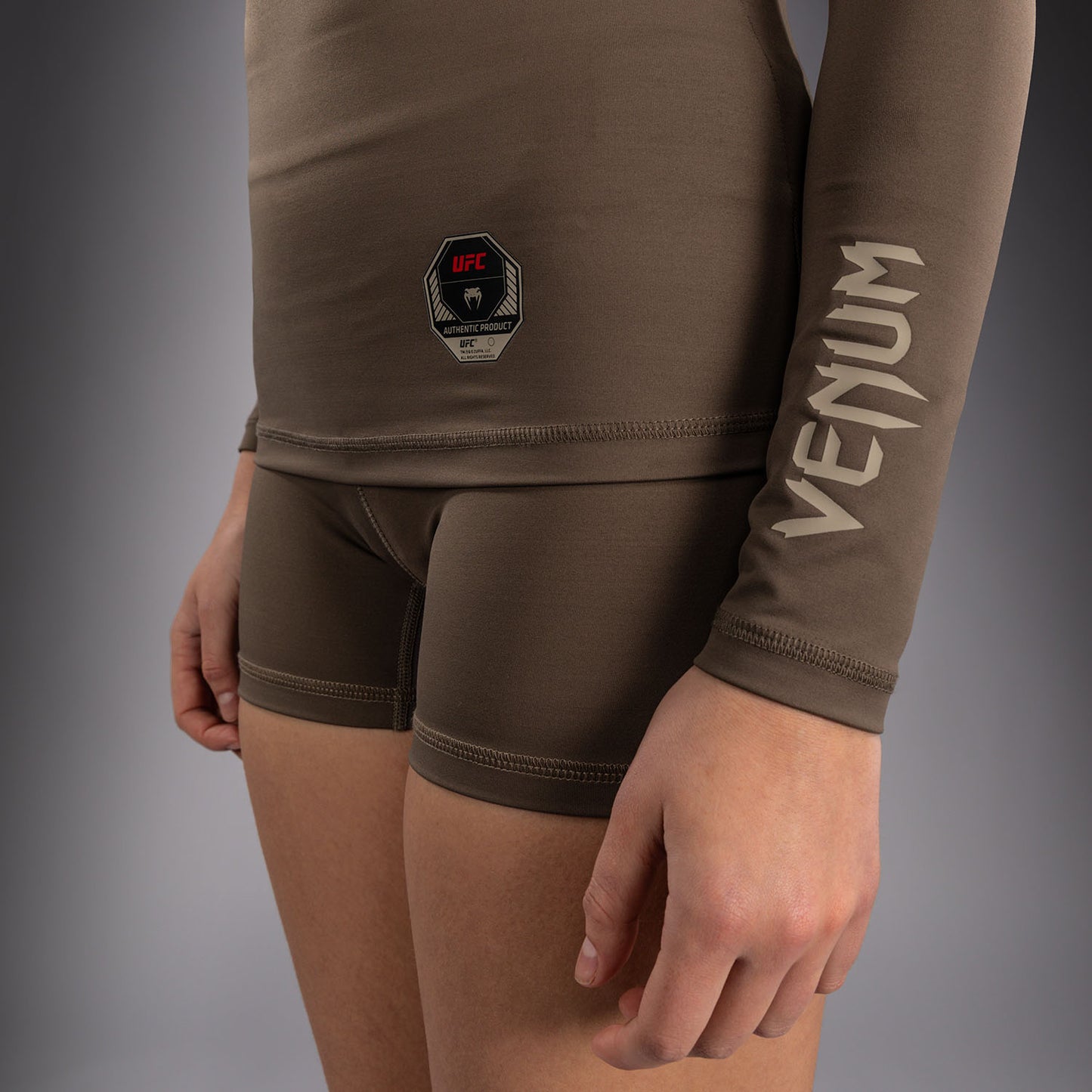 Venum UFC Unity by Venum Authentic Fight Week 女子功能长袖紧身防磨衣 - 棕色