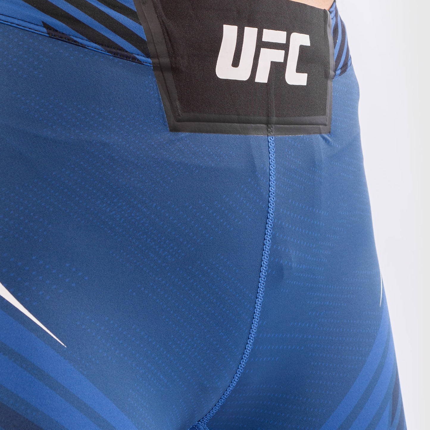 UFC Venum Authentic Fight Night 女士综合格斗短裤–长款–蓝色