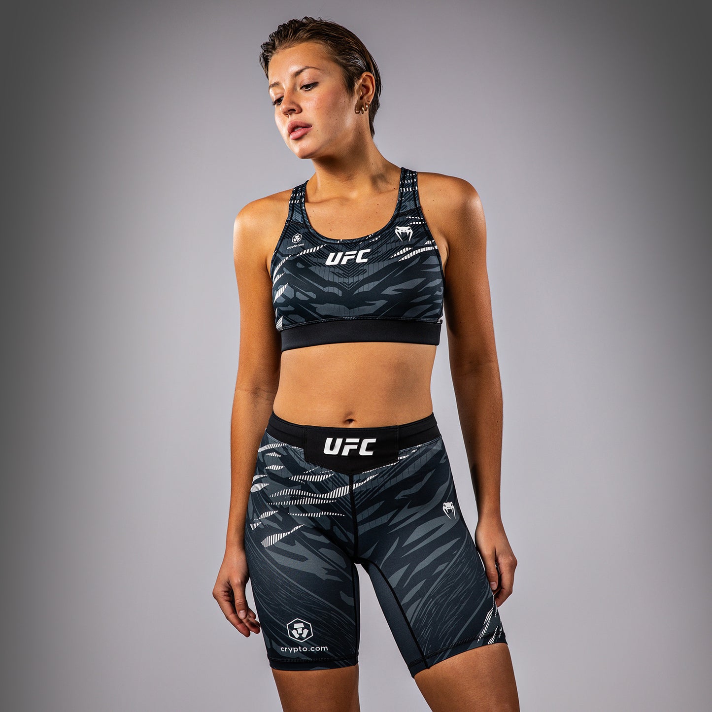 UFC Fusion by Venum Authentic Fight Night 女士运动内衣 – 黑色