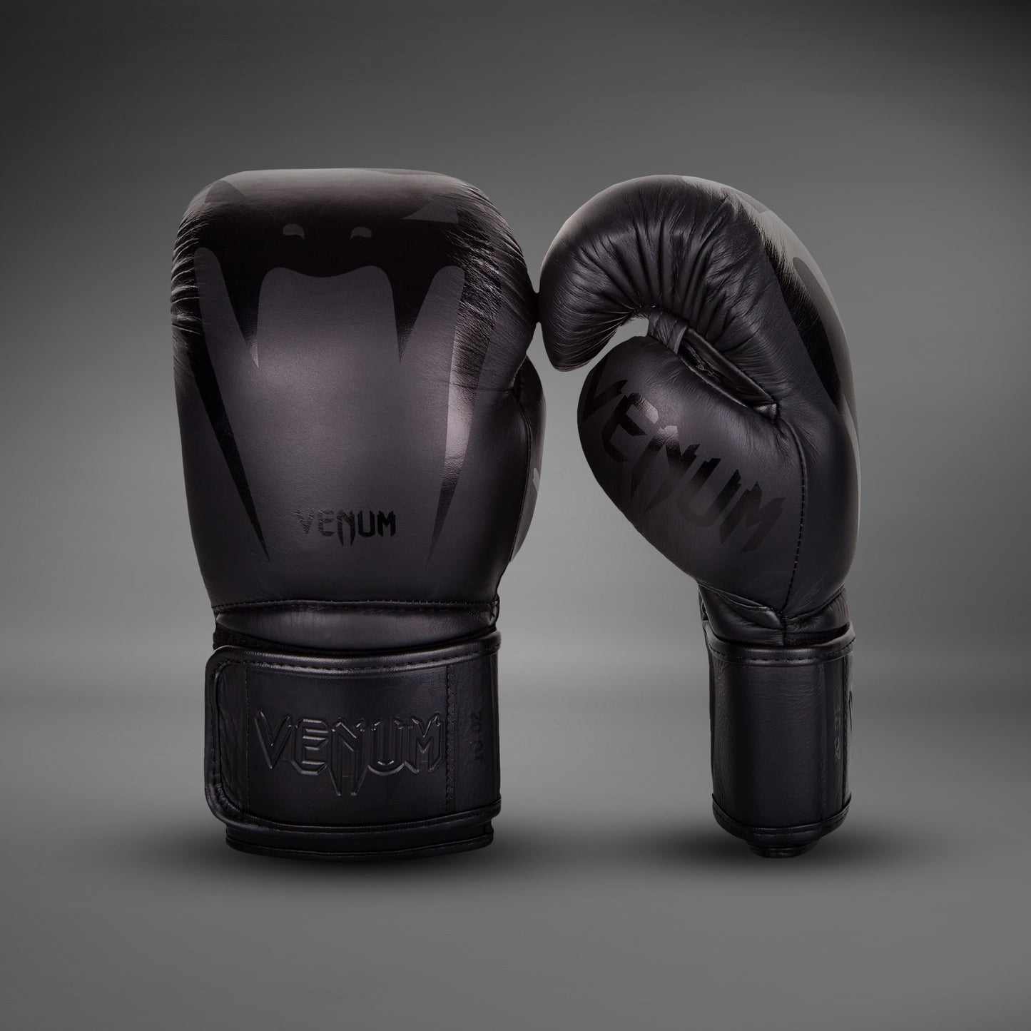 Venum Giant 3.0 拳击手套 – Nappa皮革 – 黑色/黑色