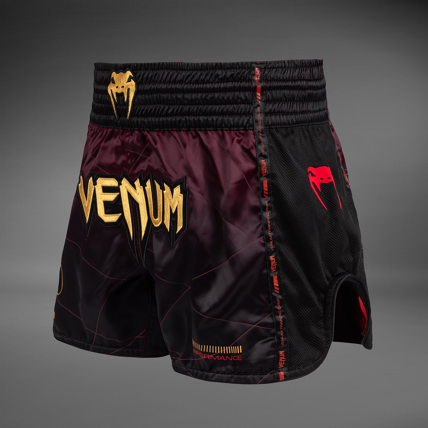 Venum Tactical XT 泰拳短裤 – 黑色/酒红色/金色