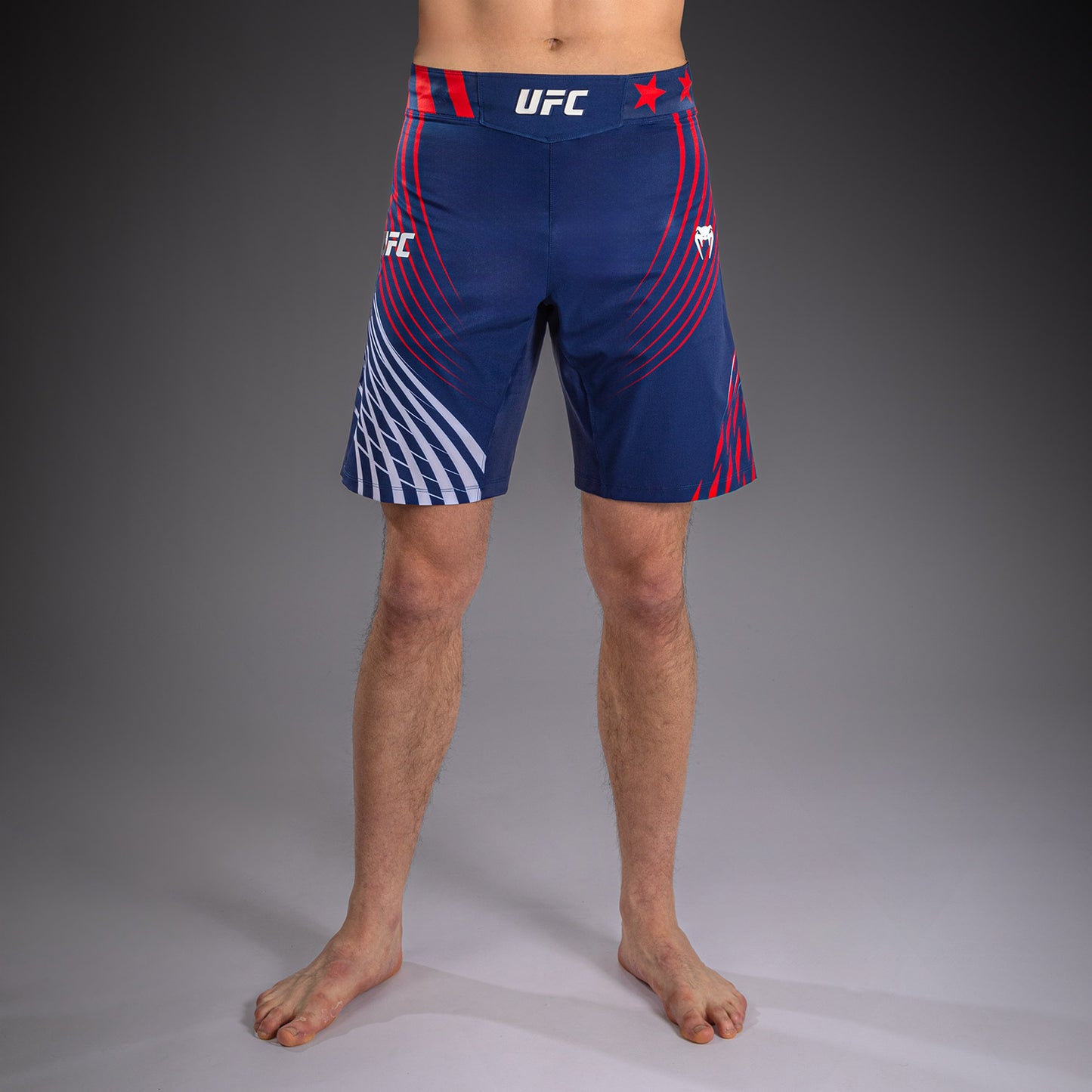 Official UFC Freedom 250 by Venum 男士 Authentic Fight Night 长款格斗短裤 - 蓝色