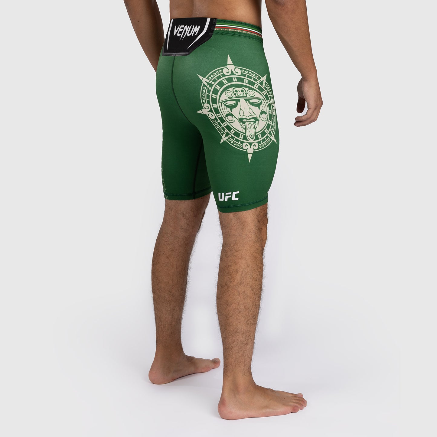 Noche UFC by Venum Authentic Fight Night 男士综合格斗短裤 – 绿色