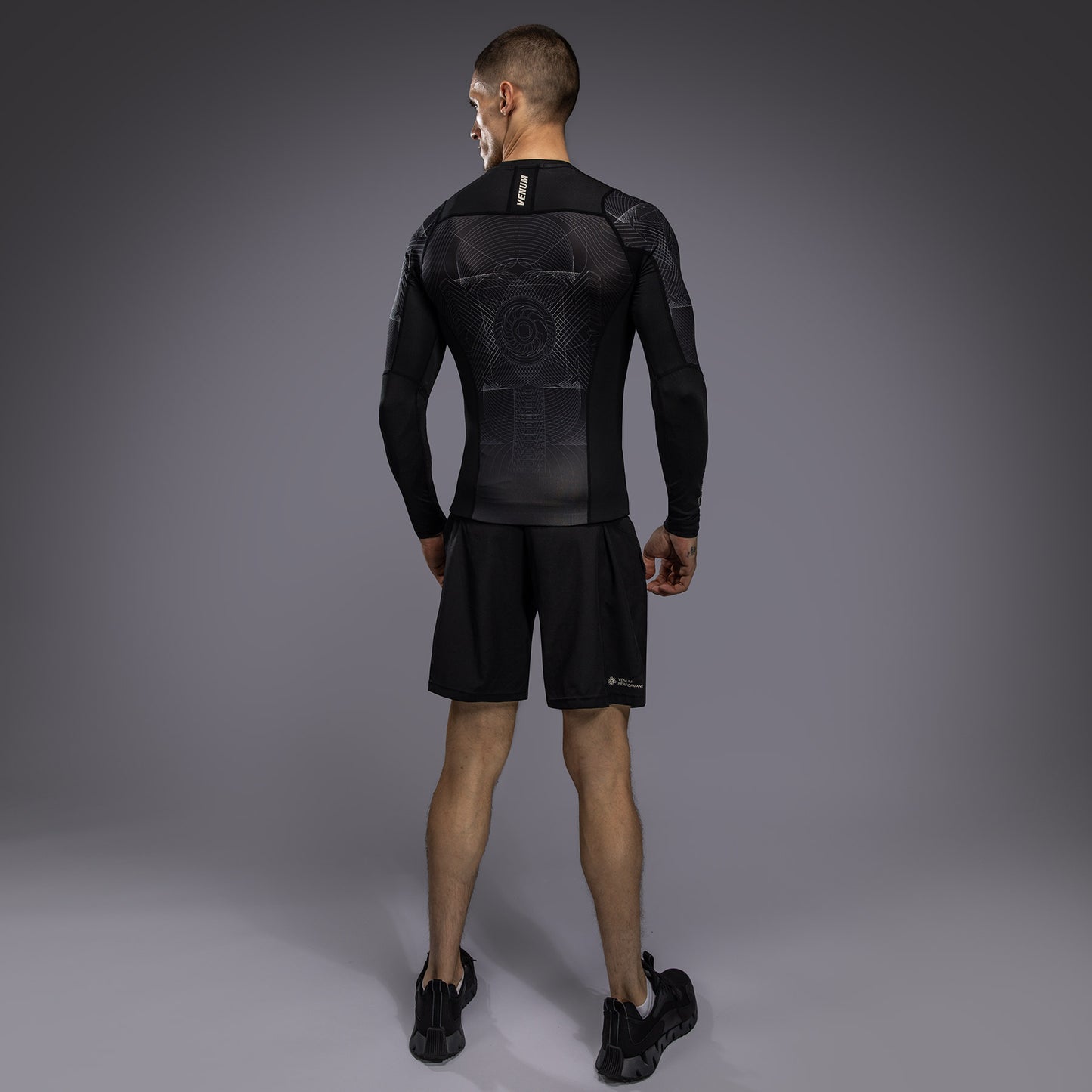 Venum G-Fit Air 男士长袖紧身防磨衣 – 深黑色/沙漠沙色