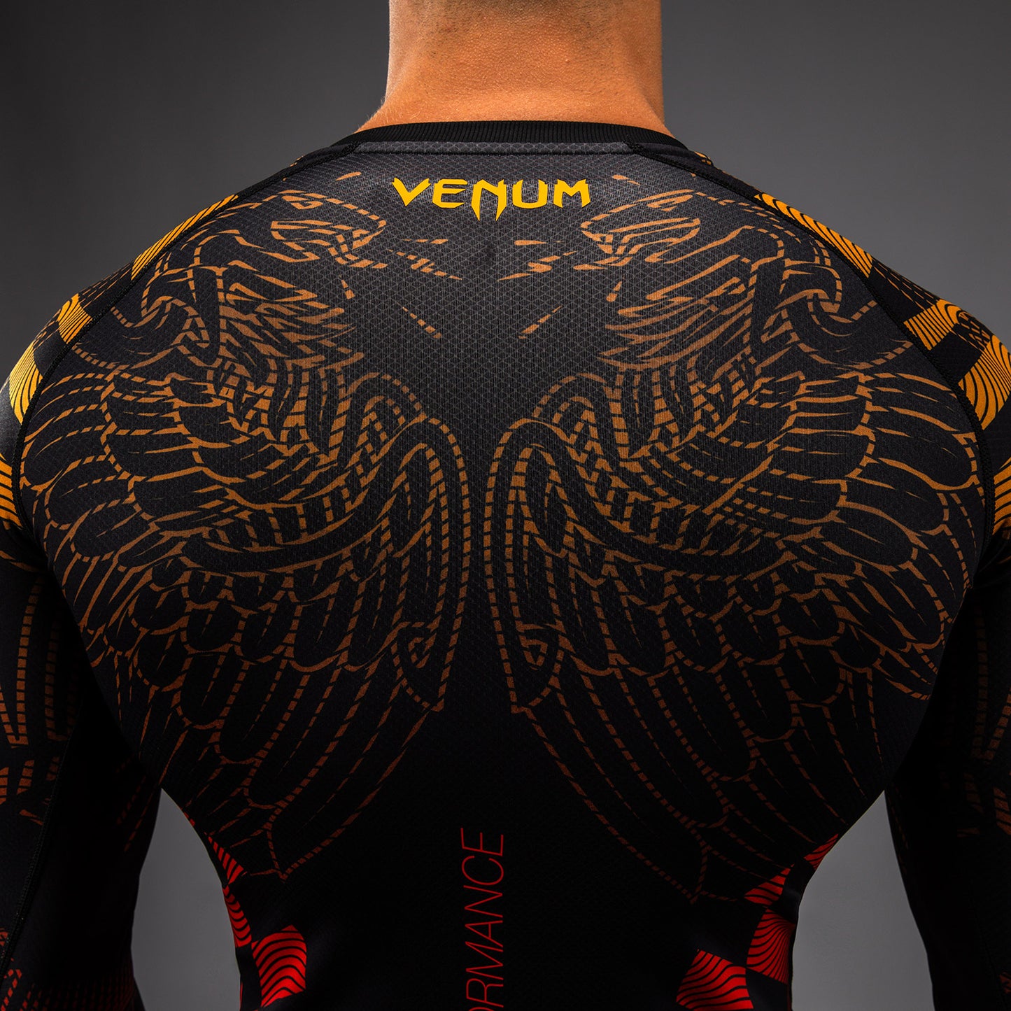 Venum Quetzal Fury 长袖紧身防磨衣 – 黑色/烈焰红/橘色