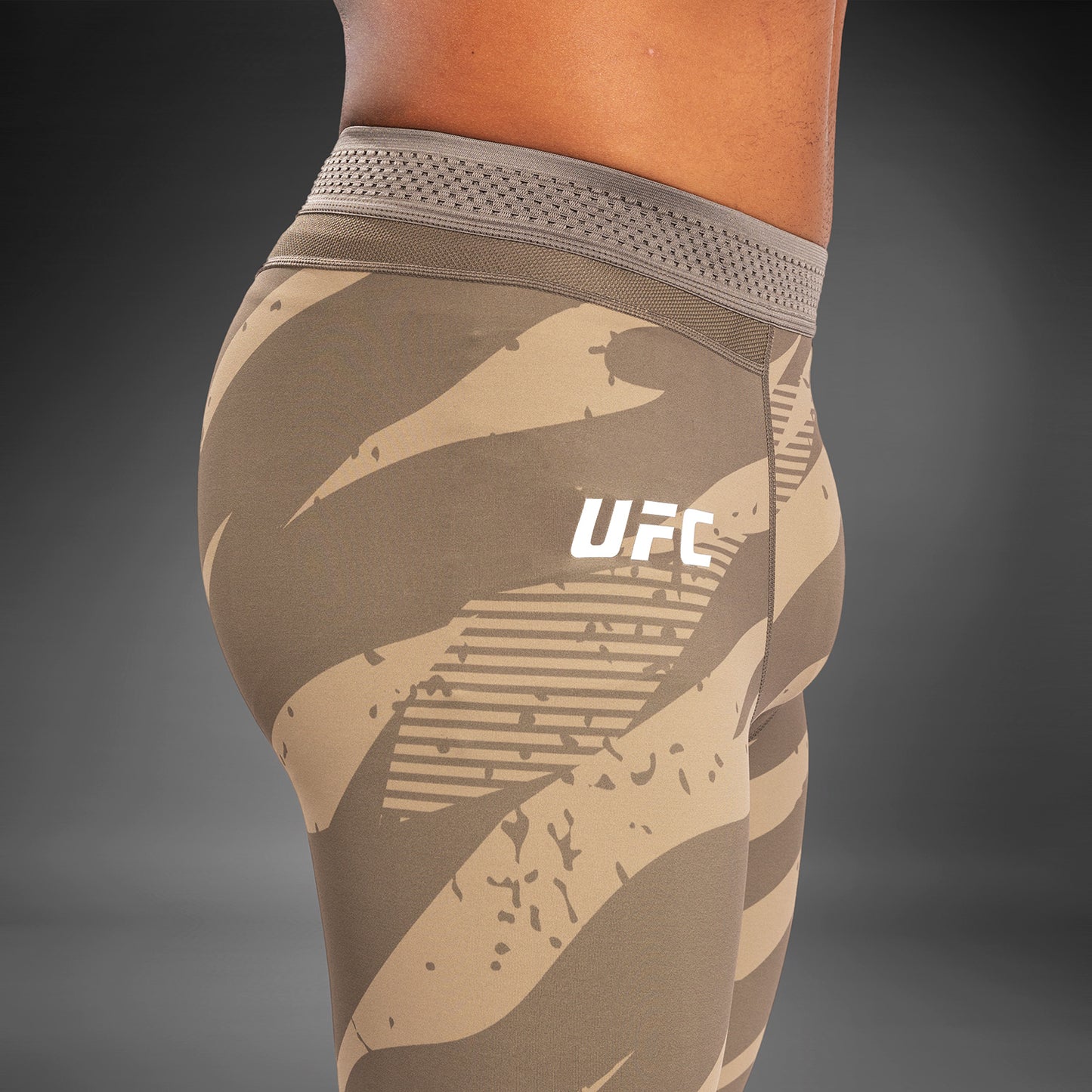 UFC Adrenaline by Venum Fight Week Performance 男士紧身衣 – 沙漠迷彩