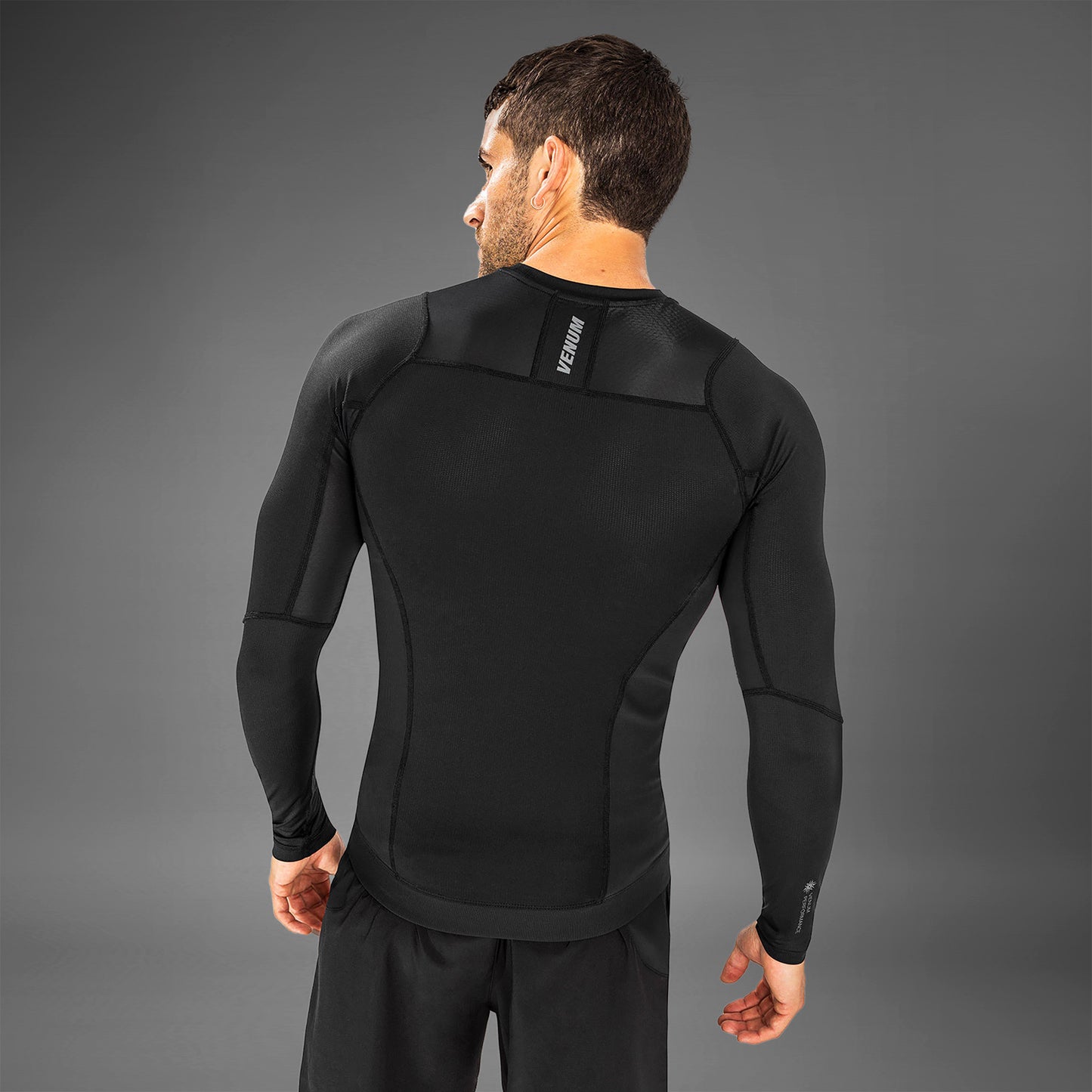 Venum G-Fit Air 紧身防磨衣长袖 – 黑色