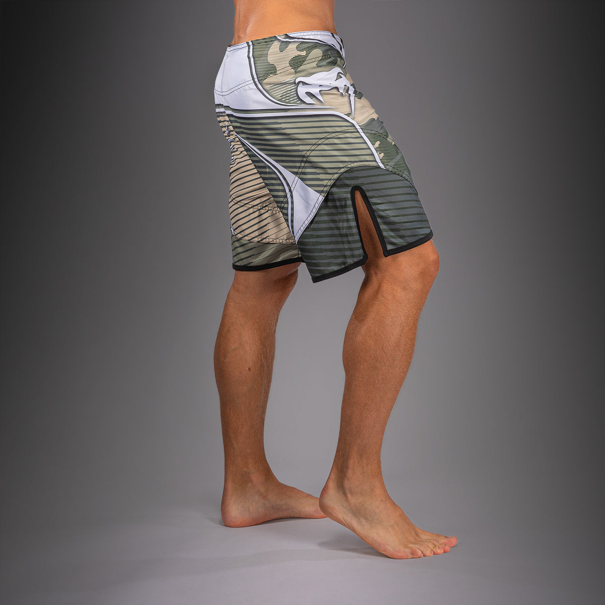 Venum Camo Hero 格斗短裤 - 卡其色/奶白色