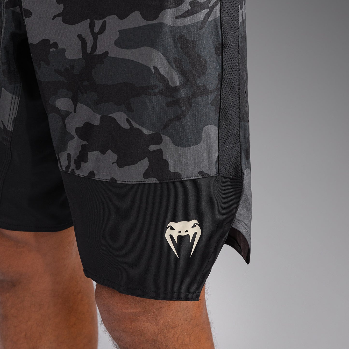 Venum G-Fit Air 男士格斗短裤 – 数字城市迷彩
