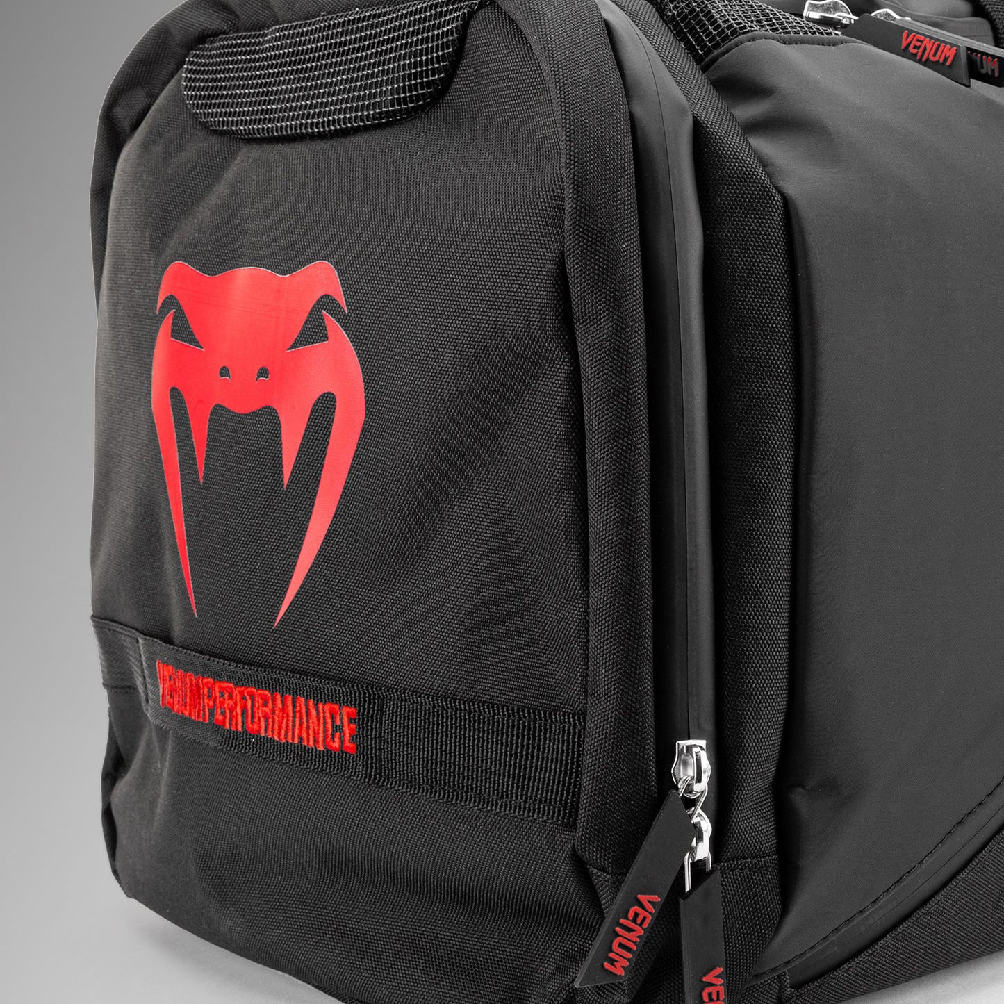 Venum Trainer Lite Evo 运动包（48升）– 黑色/红色