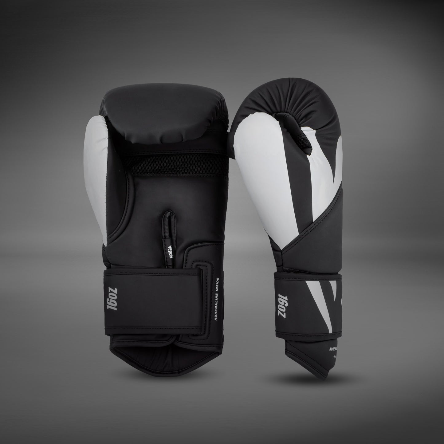 Venum Challenger 4.0 拳击手套 – 黑色/白色