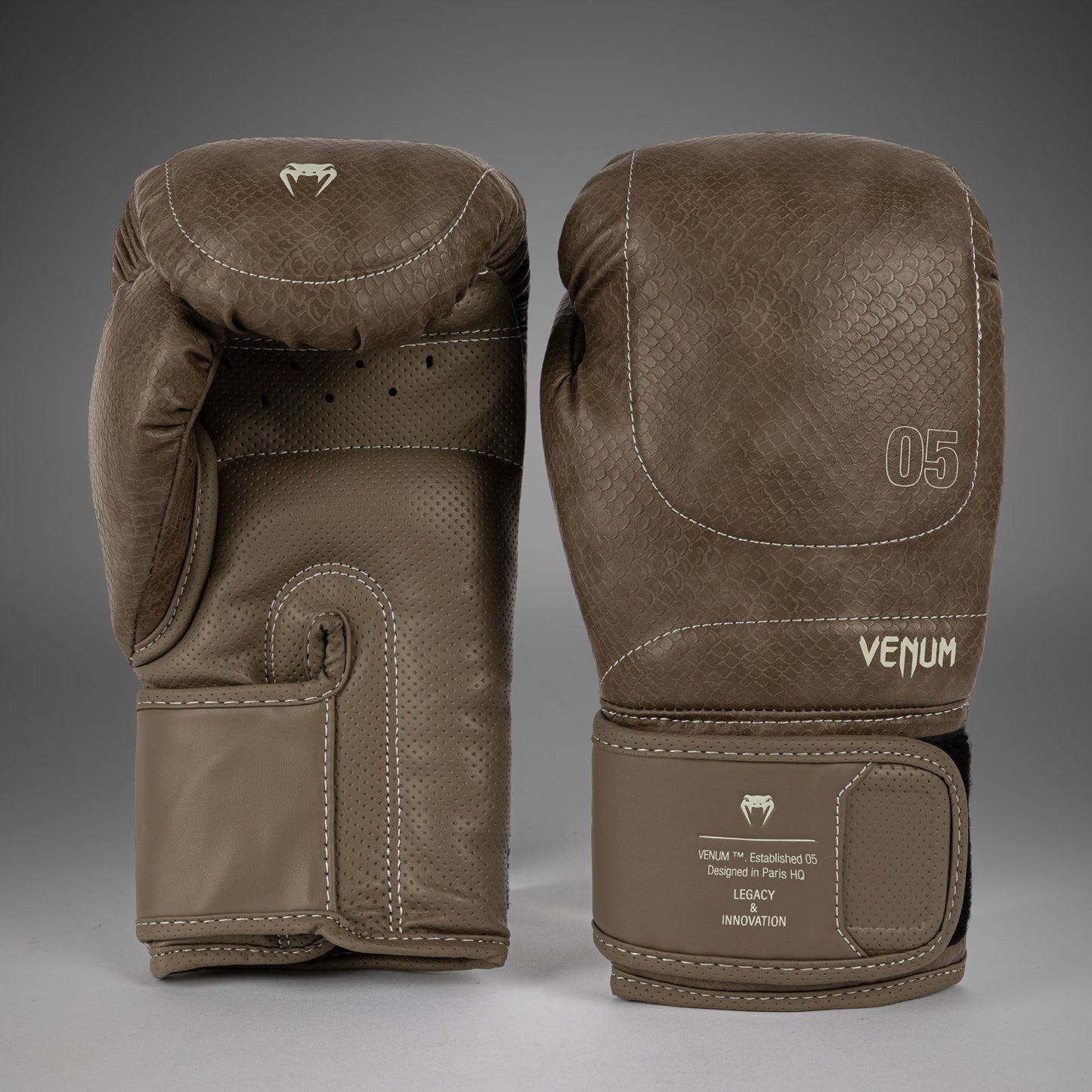Venum Impact Evo Scales 拳击手套 – 棕色