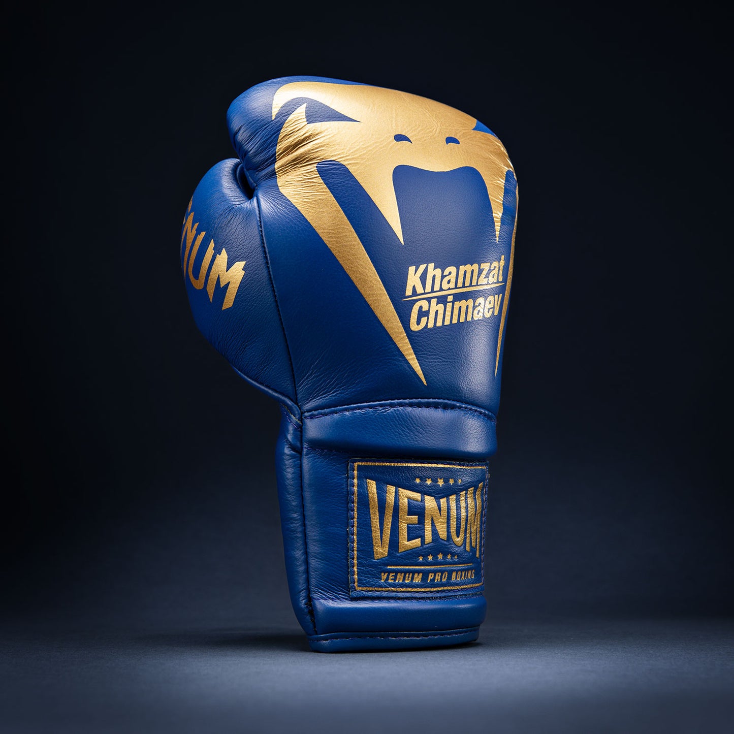 Venum Giant 2.0 Khamzat Chimaev Pro 拳击手套 – 蓝色/金色