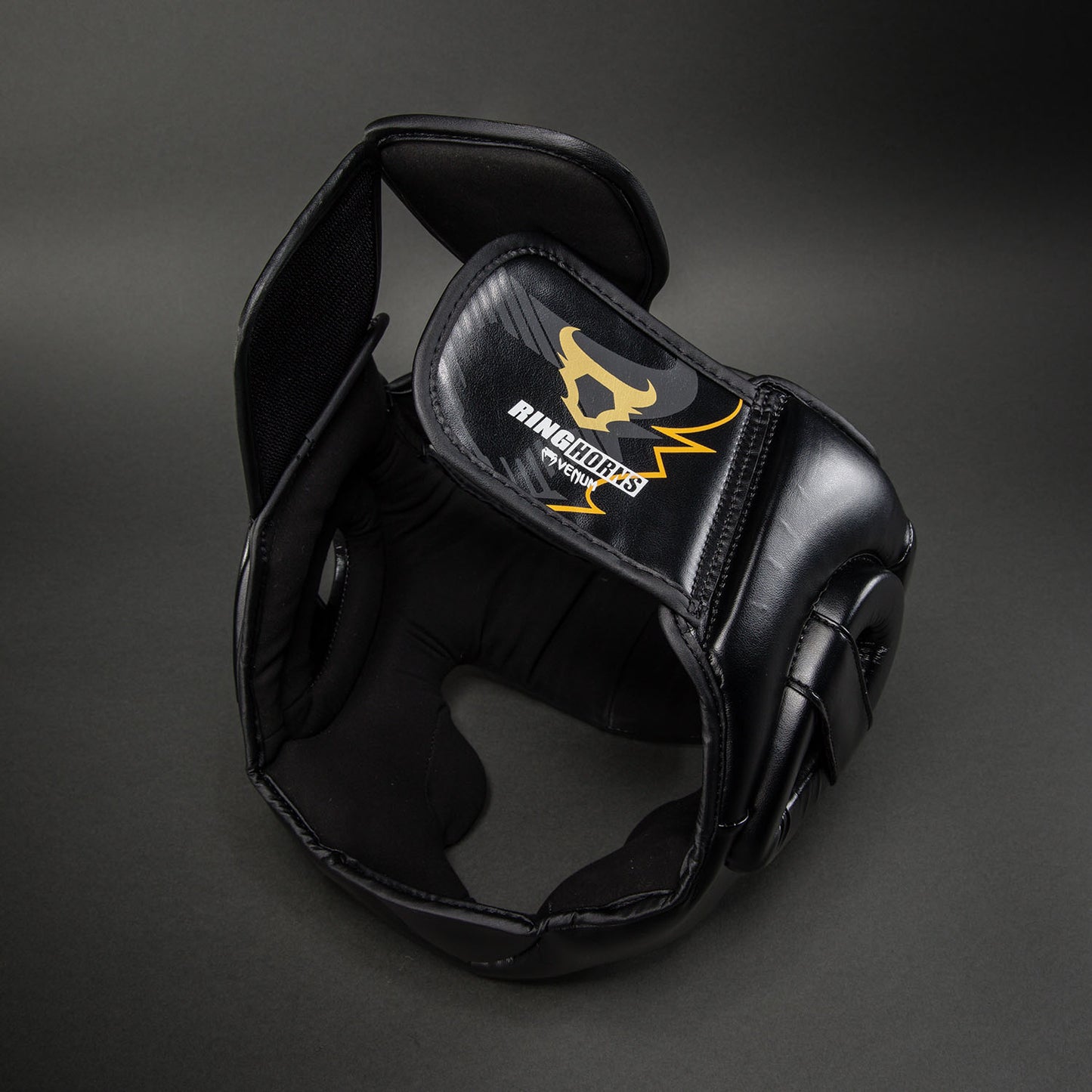Venum Ringhorns Charger 头盔 – 黑色/金色