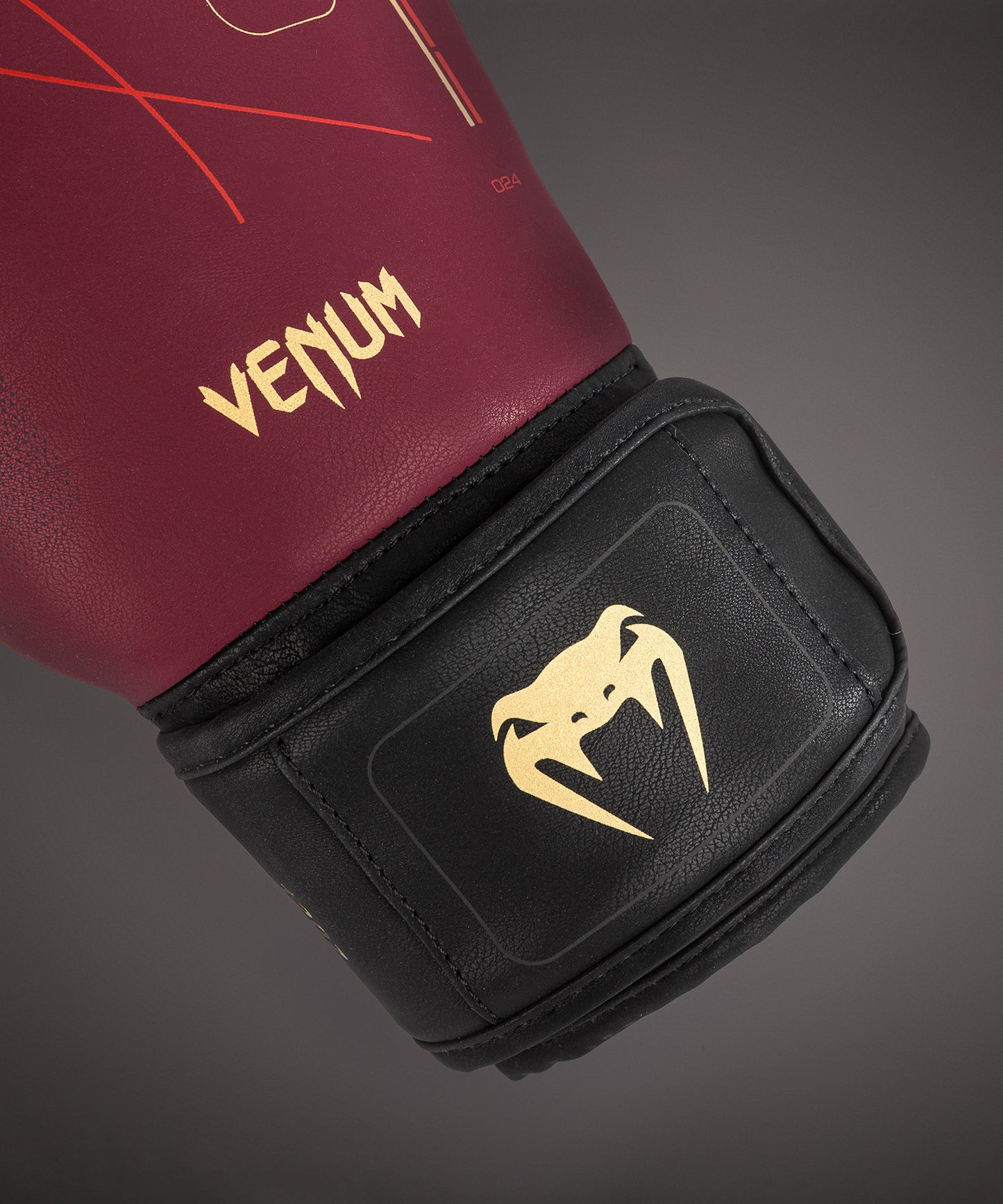 Venum Tactical XT 拳击手套 – 黑色/酒红色/金色