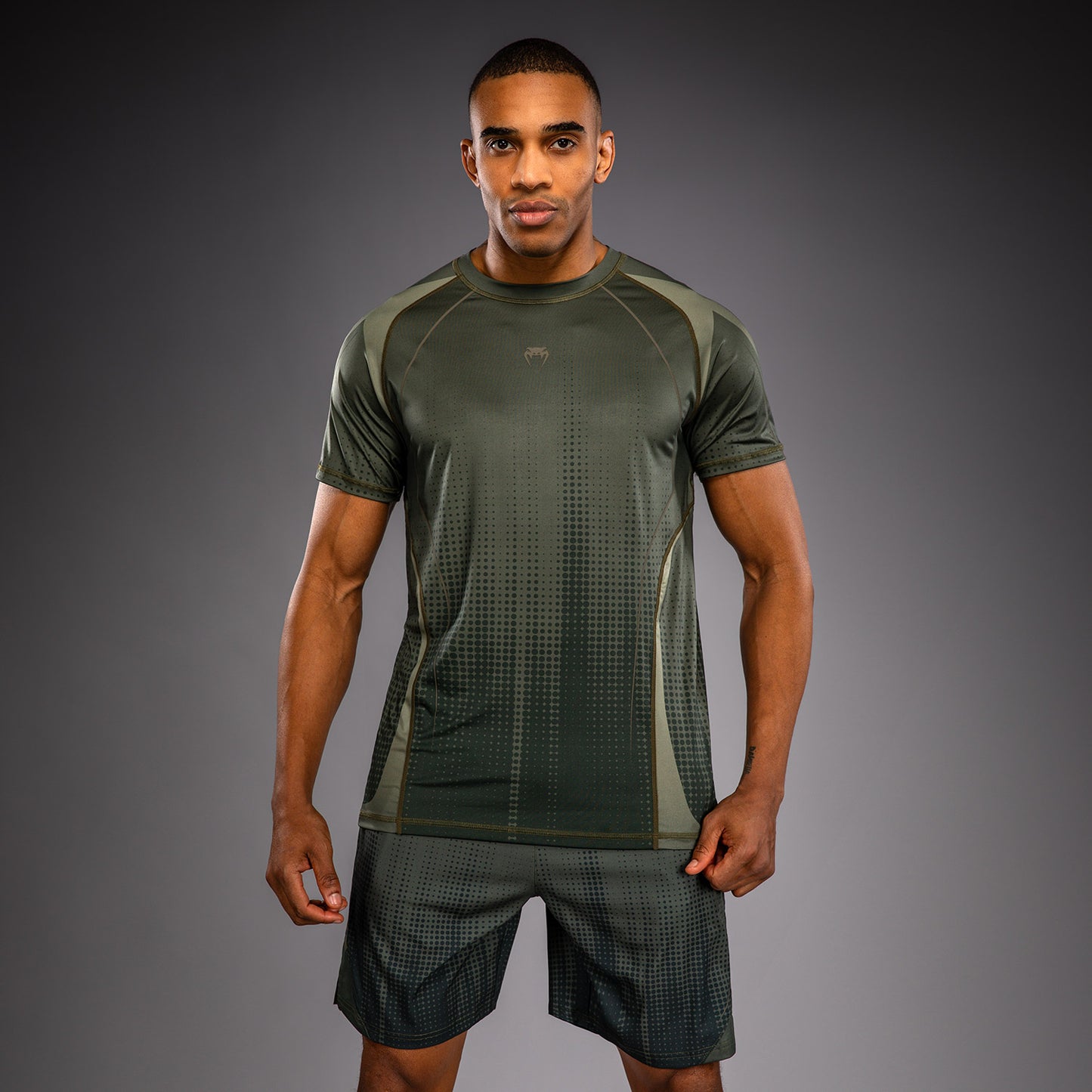 Venum Stealth Dry Tech T恤 – 卡其色/深绿色