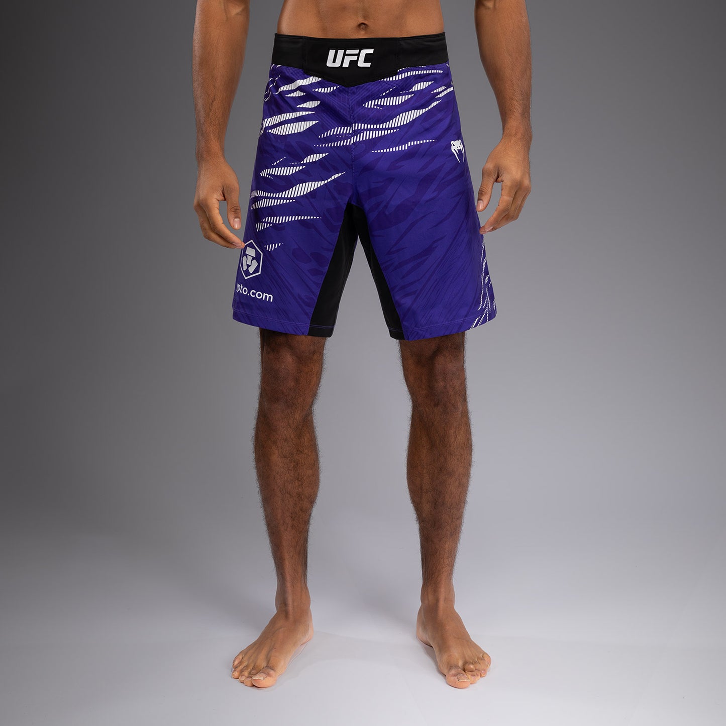 UFC Fusion by Venum Authentic Fight Night 男士格斗短裤 – 长款–紫色