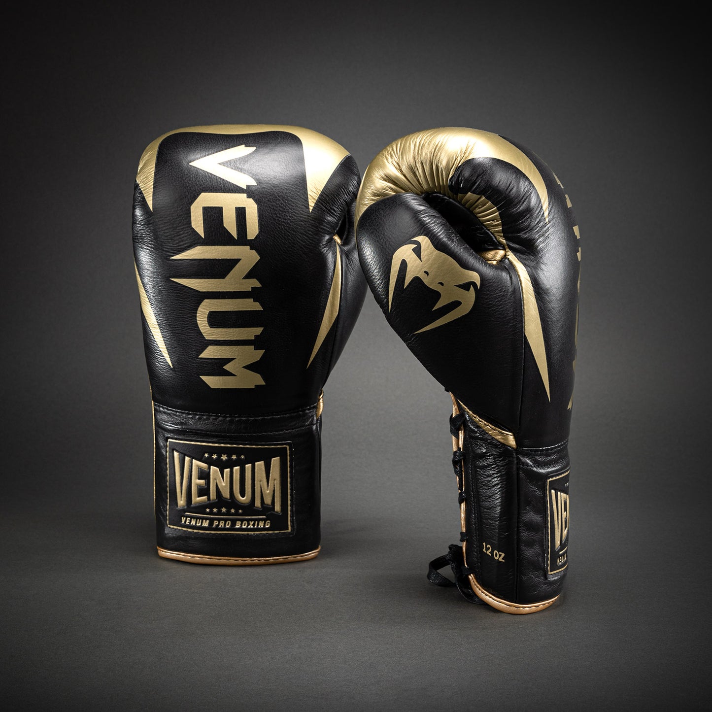 Venum Hammer Pro 拳击手套带鞋带 – 黑色/金色