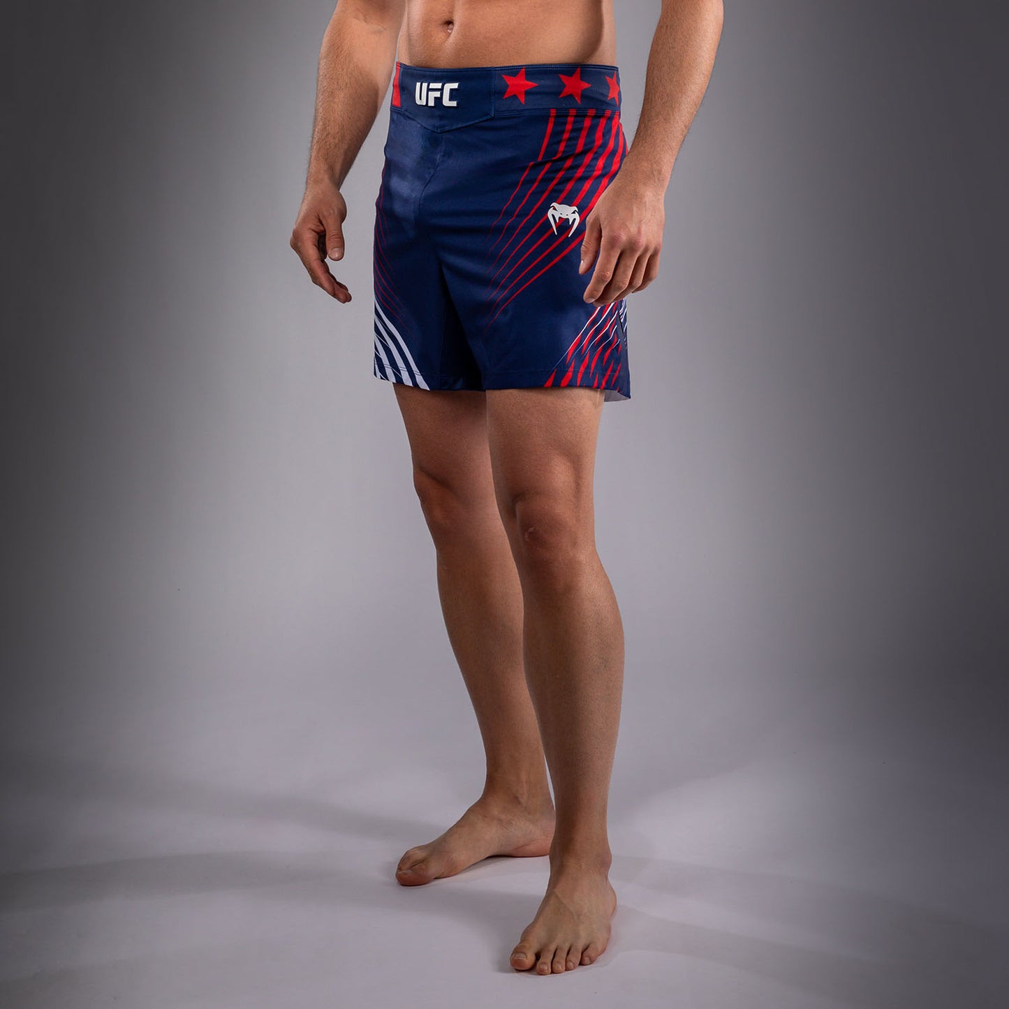 Official UFC Freedom 250 by Venum 男士 Authentic Fight Night 短款格斗短裤 - 蓝色