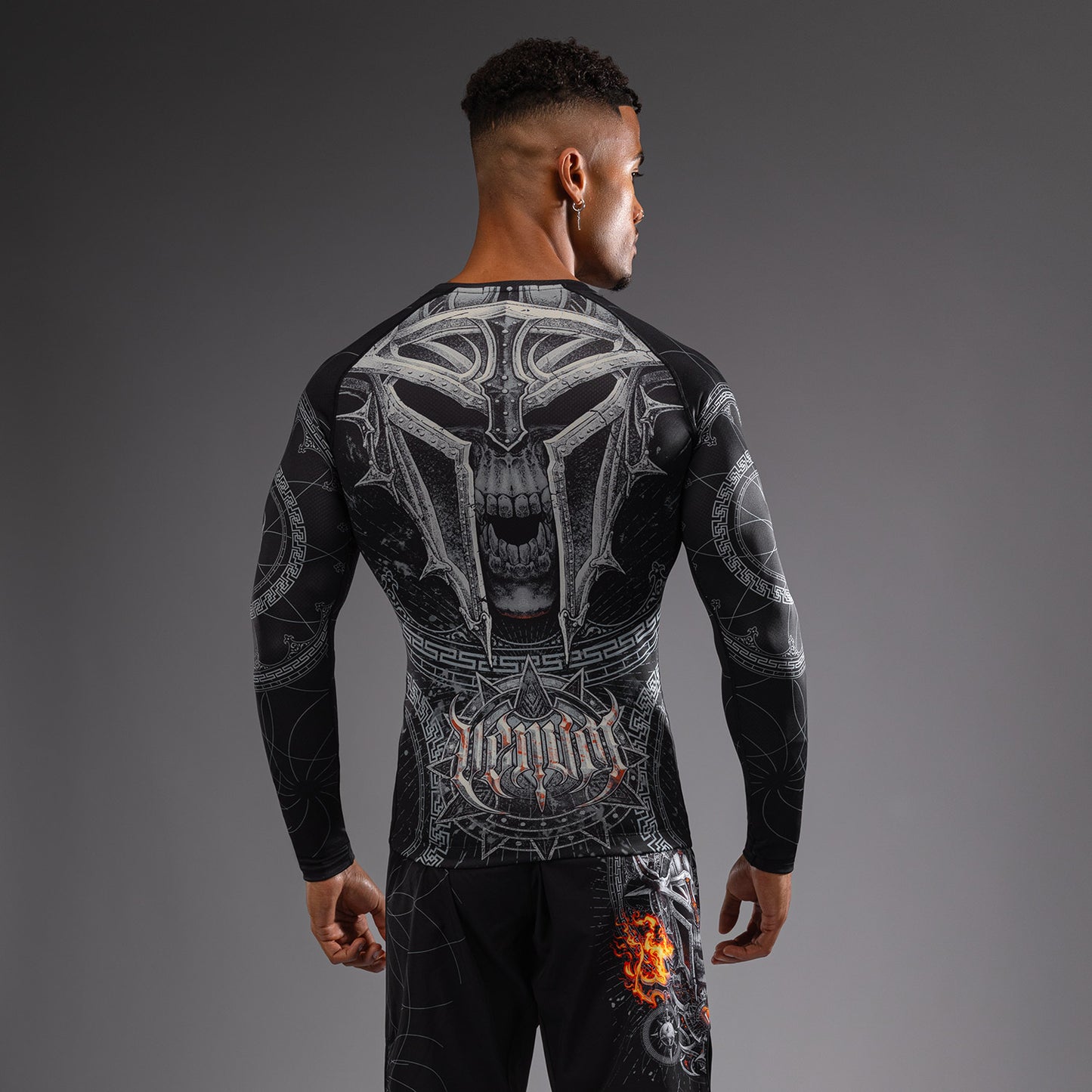 Venum Gladiator 5.0 男士长袖紧身防磨衣 – 黑色/银色
