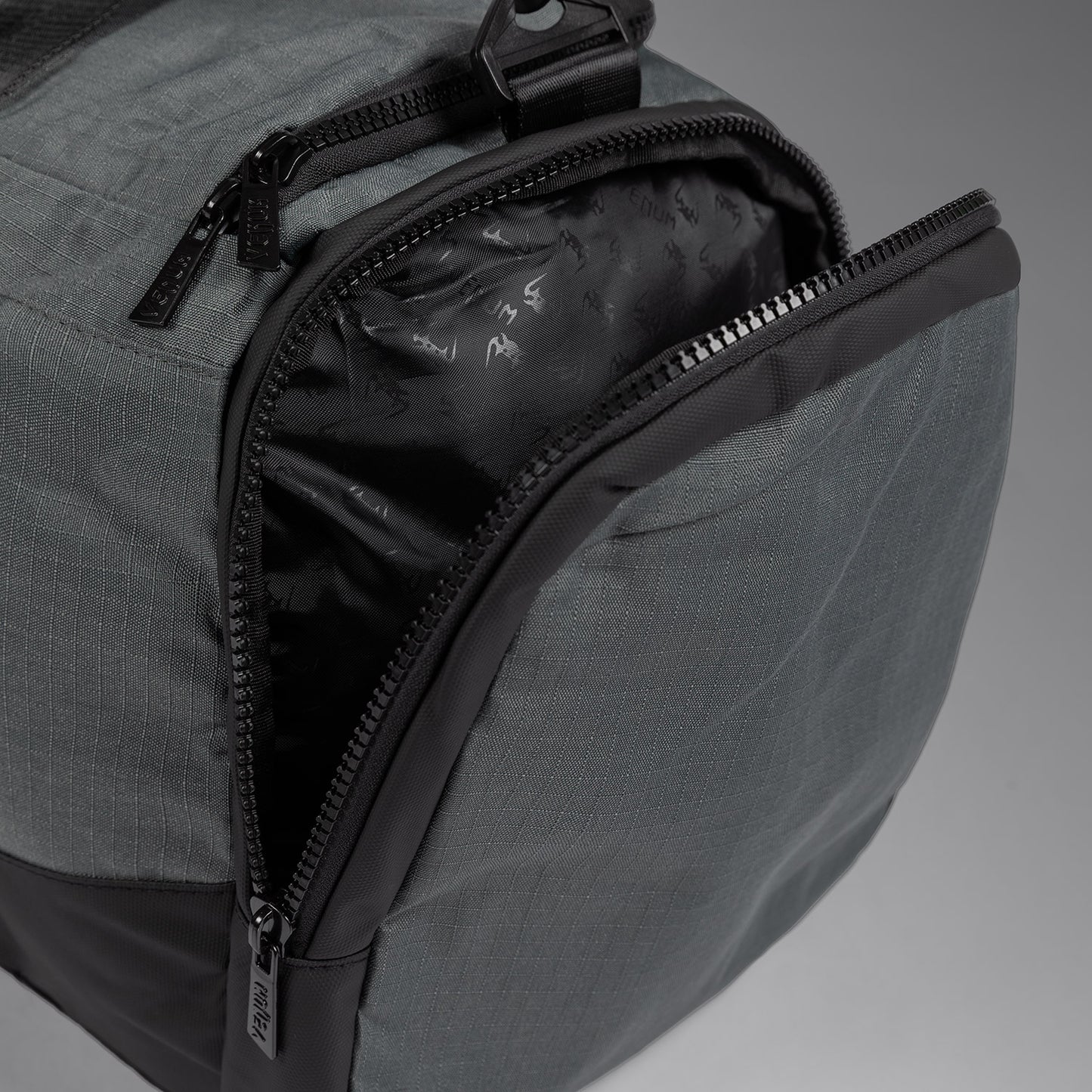 Venum Evo 2 XTrem Ripstop 运动包（55-63升）–风暴灰