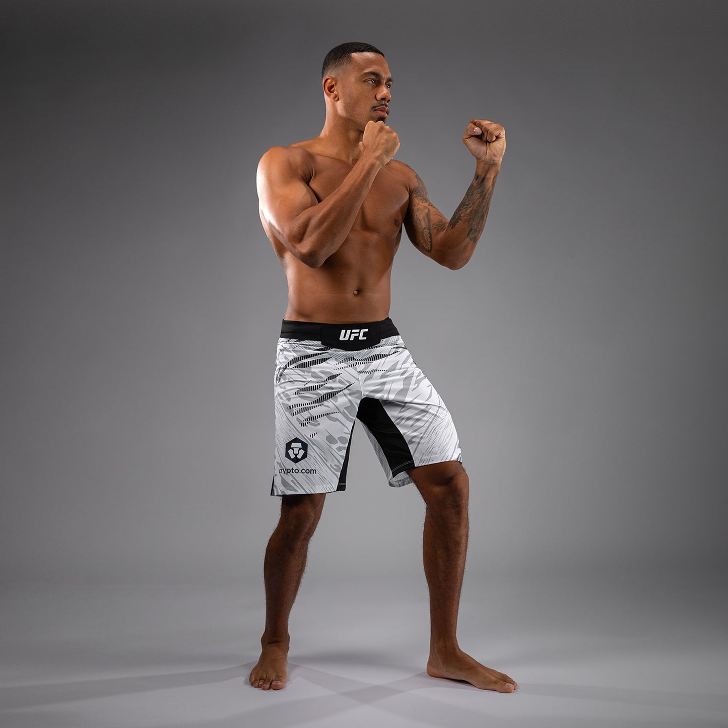 UFC Fusion by Venum Authentic Fight Night 男士格斗短裤–长款–白色