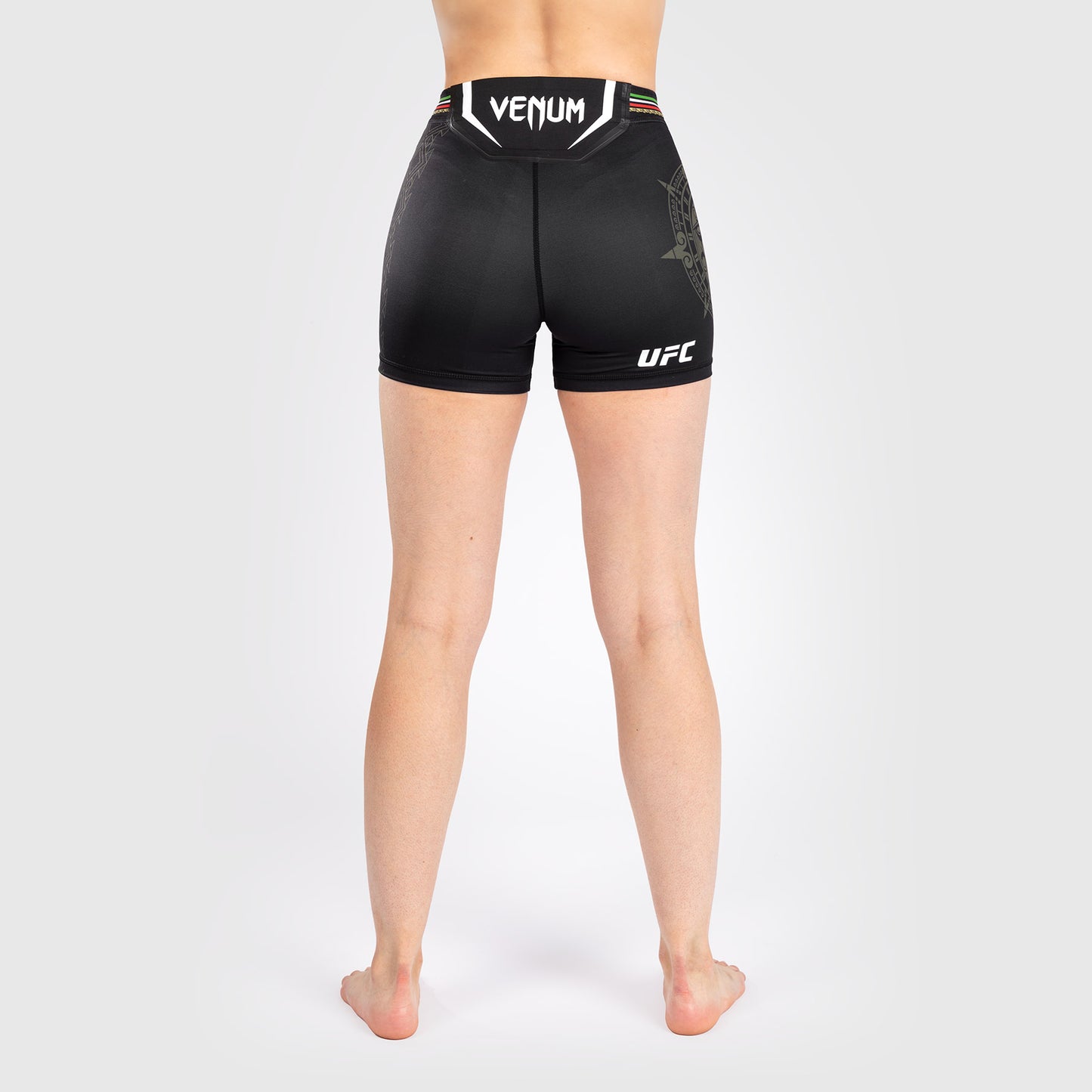 Noche UFC by Venum Authentic Fight Night 女士综合格斗短裤 – 紧身款 – 黑色