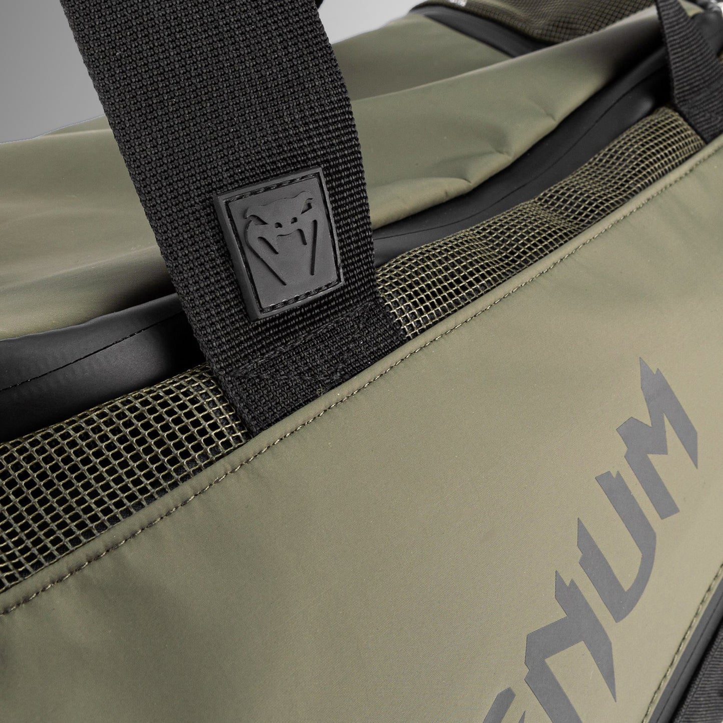 Venum Trainer Lite Evo 运动包（48L）– 卡其色/黑色