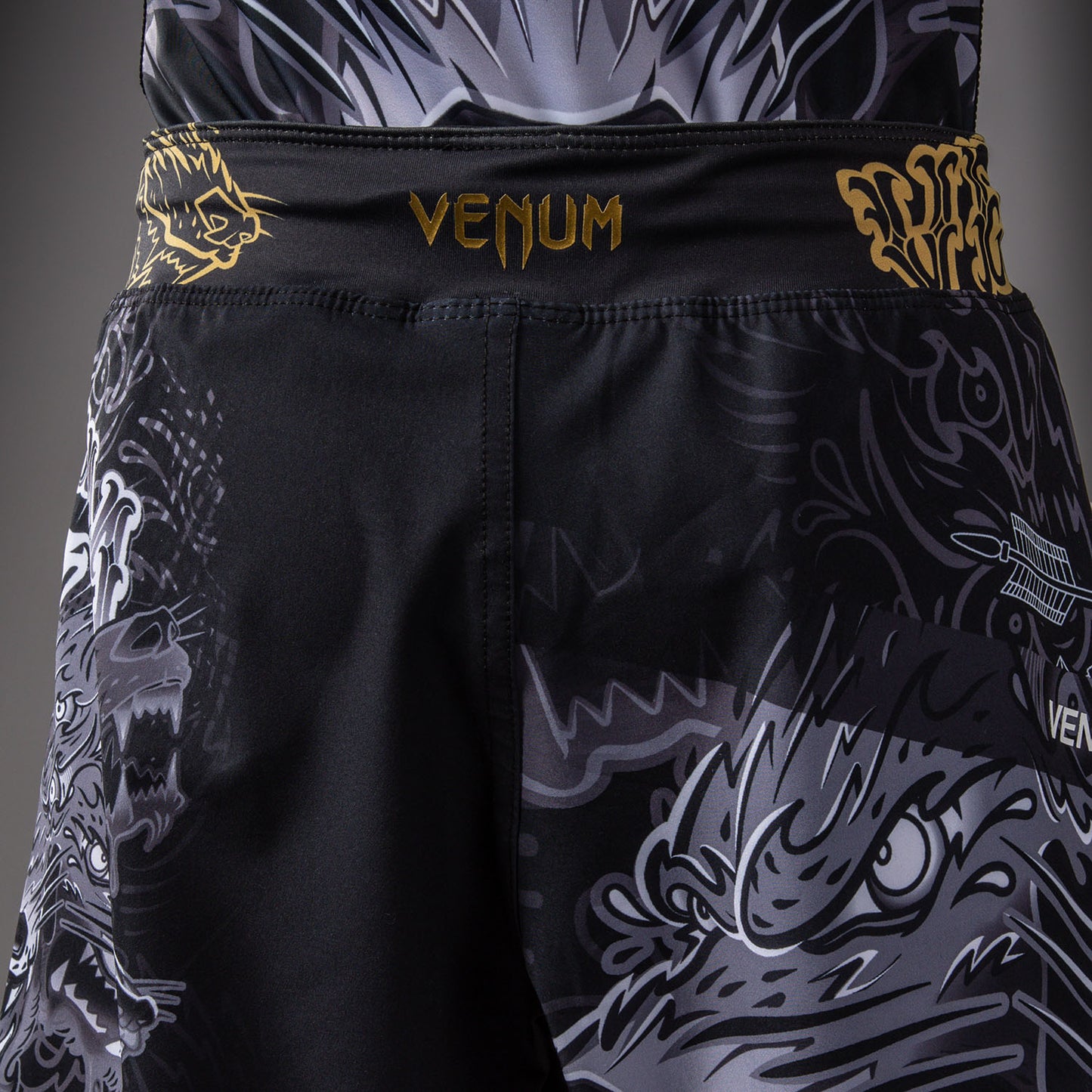 Venum Wolf Atak 儿童格斗短裤 – 黑色/灰色