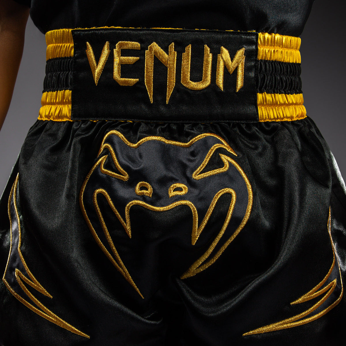 Venum Bangkok Fury 儿童泰拳短裤 - 黑色/金色