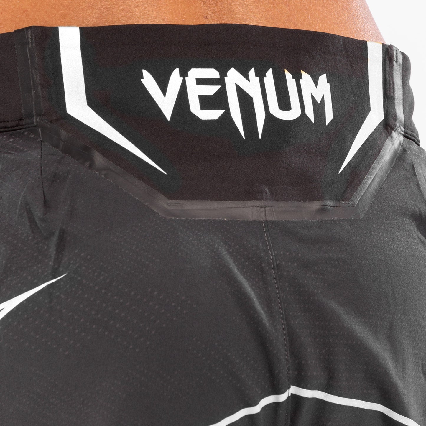 Venum UFC Authentic Fight Night 女士短裤 – 黑色