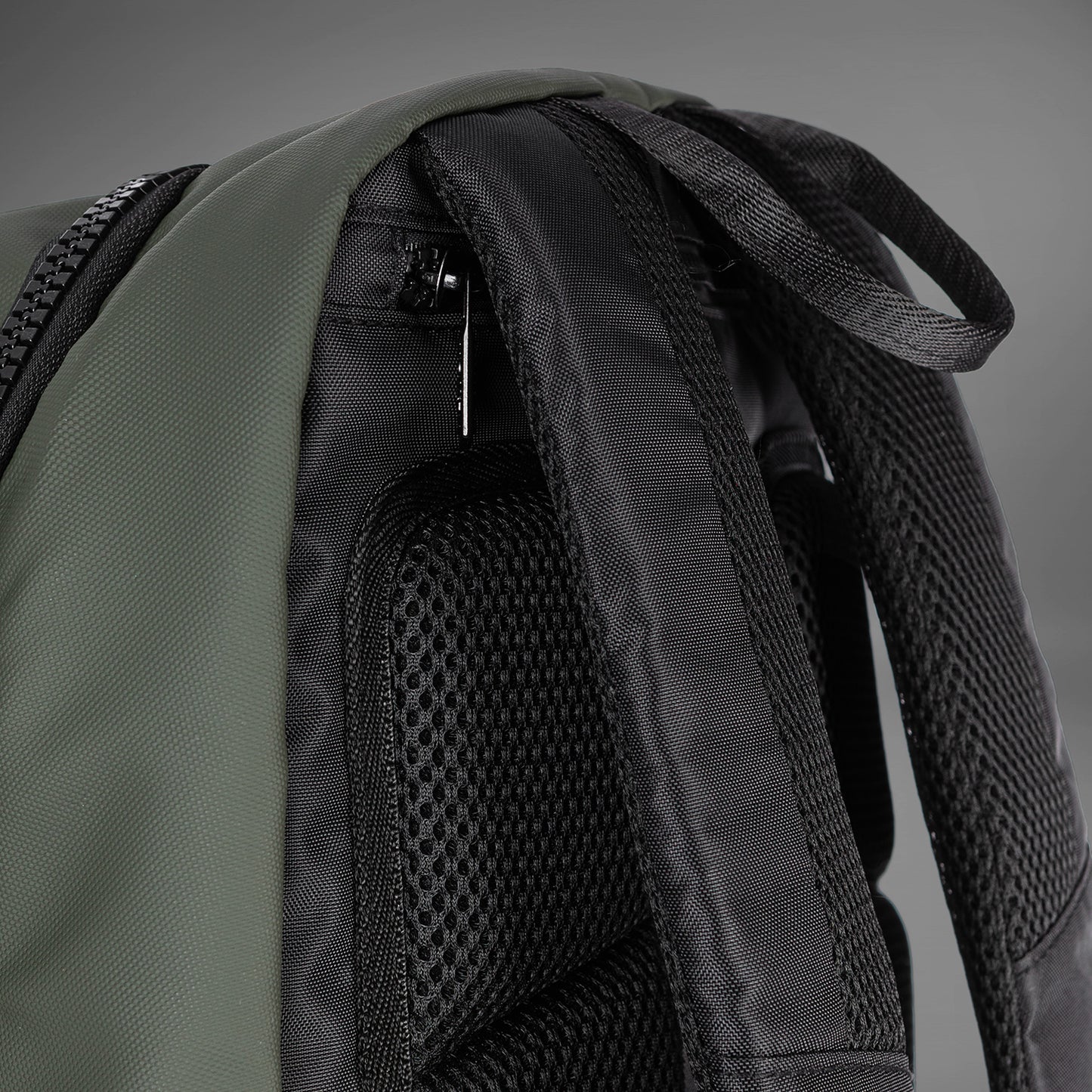 Venum Evo 2 背包 (20-25L) – 黑色/卡其色