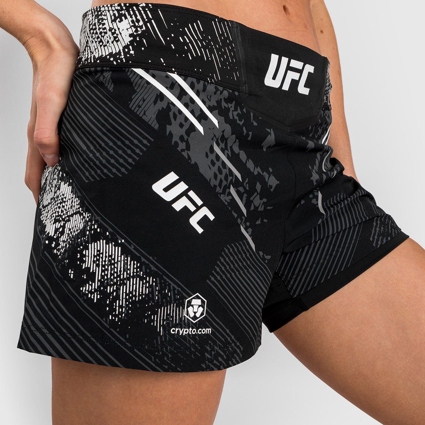 UFC Adrenaline by Venum Authentic Fight Night 女士格斗短裤 – 黑色