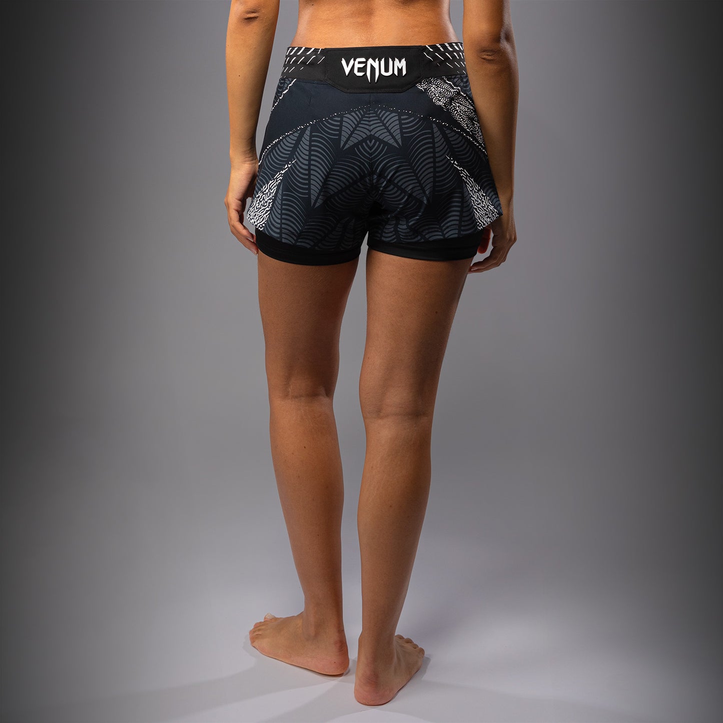 Women's UFC Zenith by Venum 黑色 Authentic 短款格斗短裤