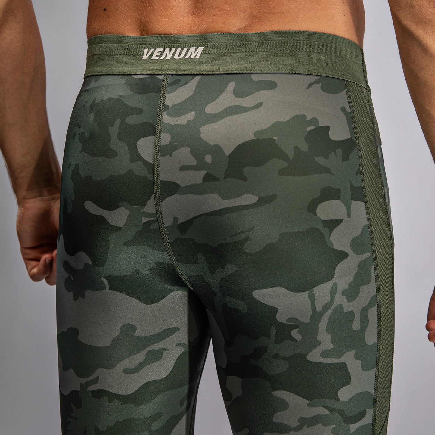 Venum G-Fit Air 男士紧身裤 – 军绿色迷彩