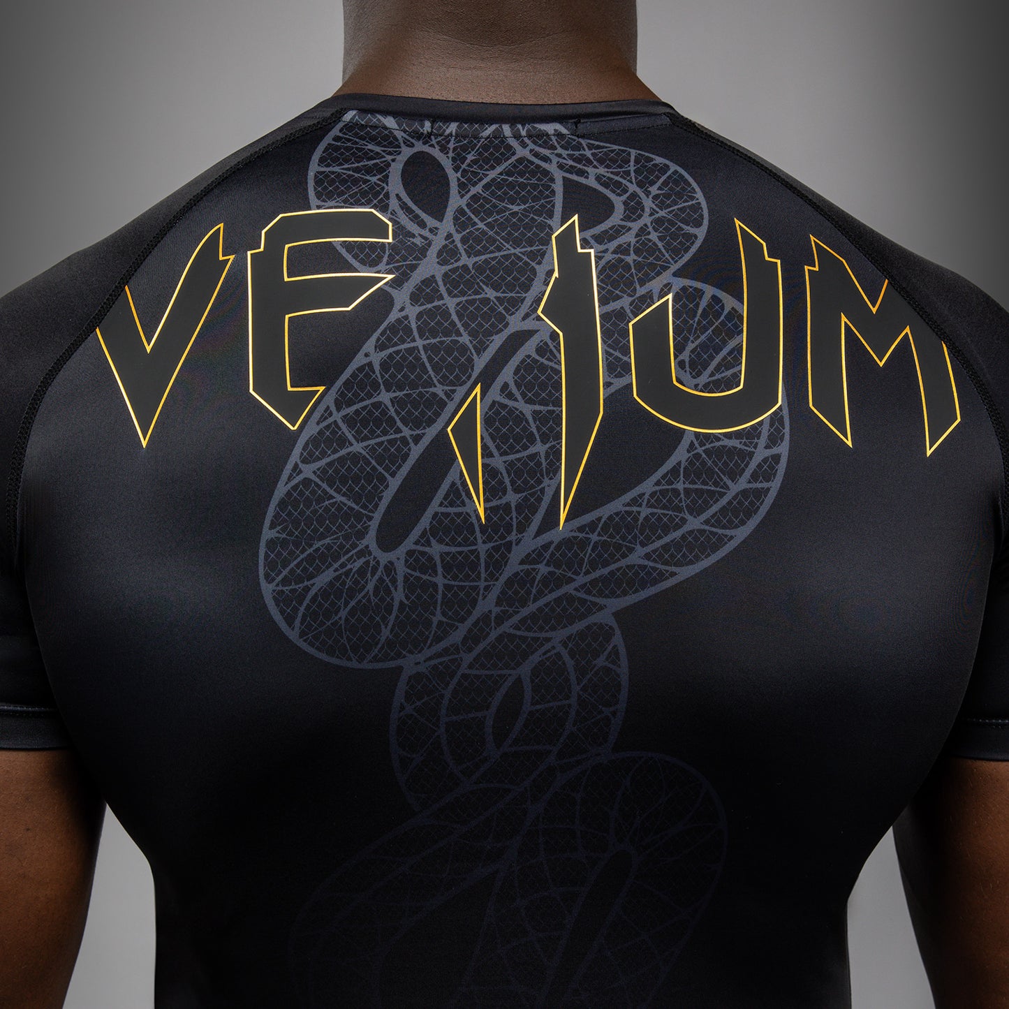 Venum Serpenti 短袖紧身防磨衣 – 黑色/银色/金色