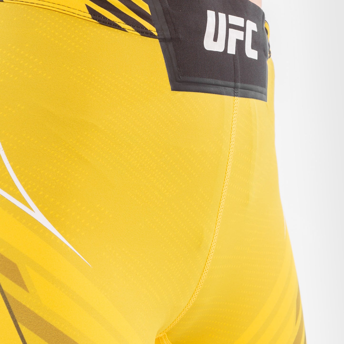 UFC Venum Authentic Fight Night 女士综合格斗短裤–长款–黄色
