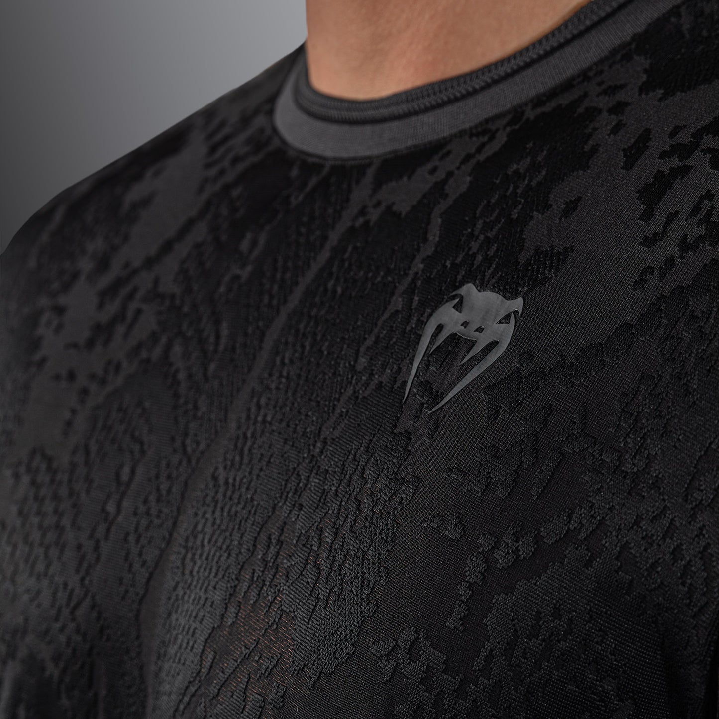 Venum Aegis Dry Tech T恤–黑色
