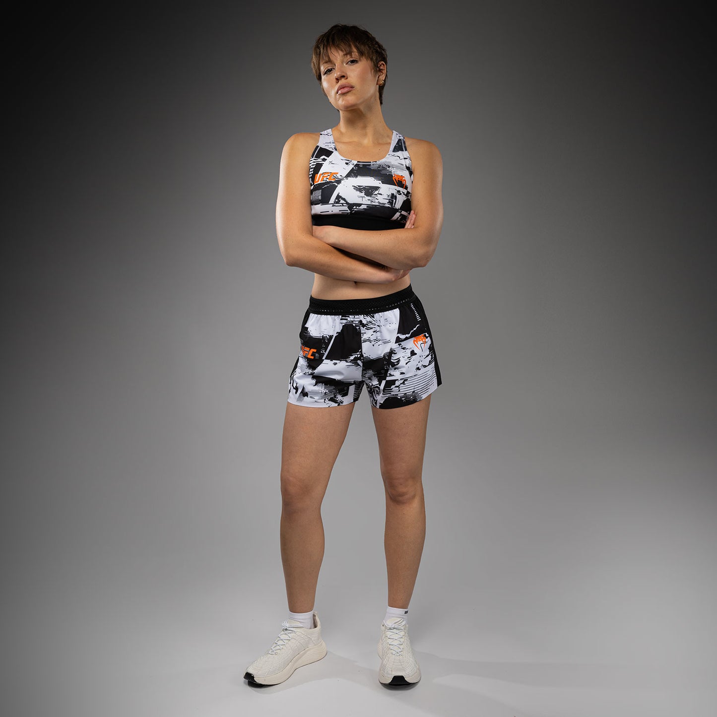 Venum UFC Zenith Authentic Fight Week 女士高性能短裤 – 白色