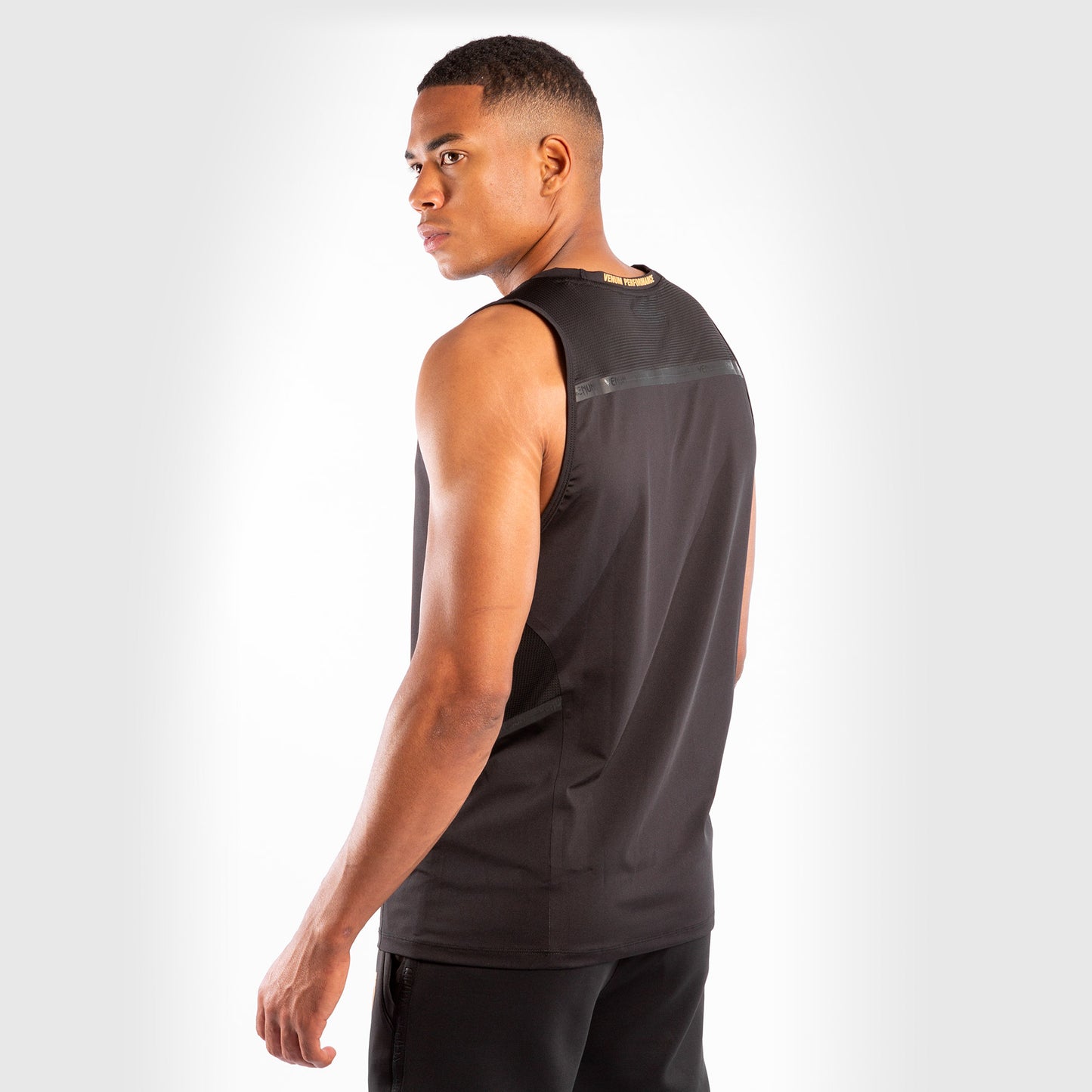 Venum Petrosyan 2.0 Dry-Tech背心 – 黑色/金色