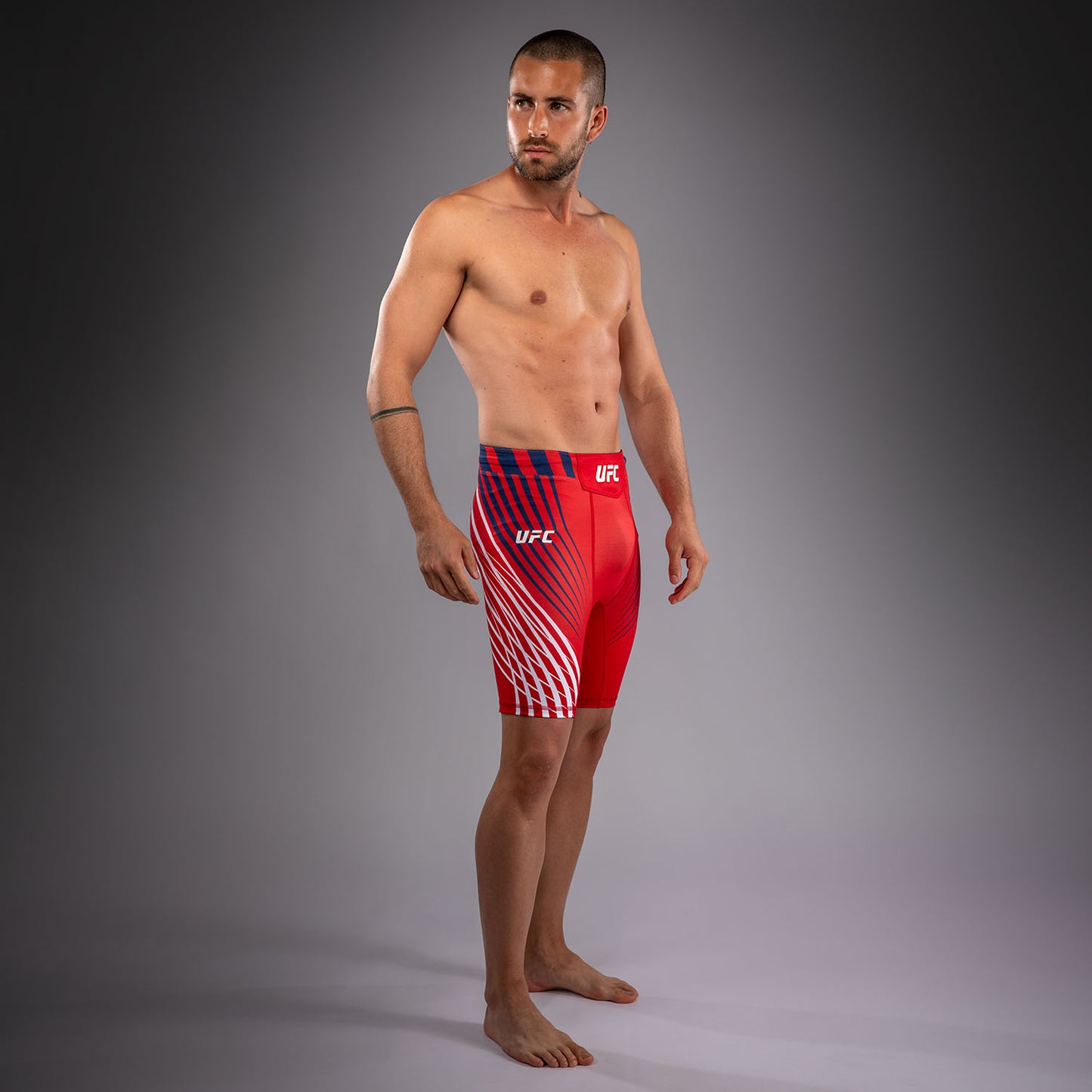 Official UFC Freedom 250 by Venum 男士 Authentic Fight Night Vale Tudo 紧身格斗短裤 - 红色