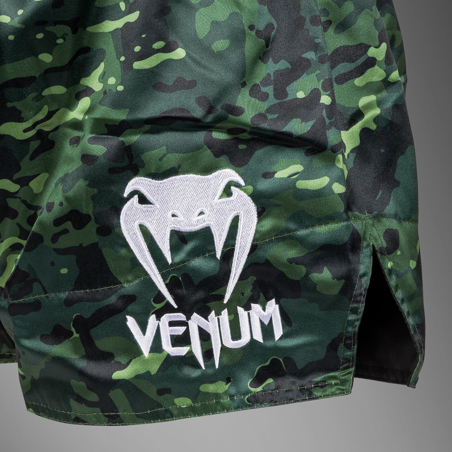 Venum Classic 泰拳短裤 – 森林迷彩