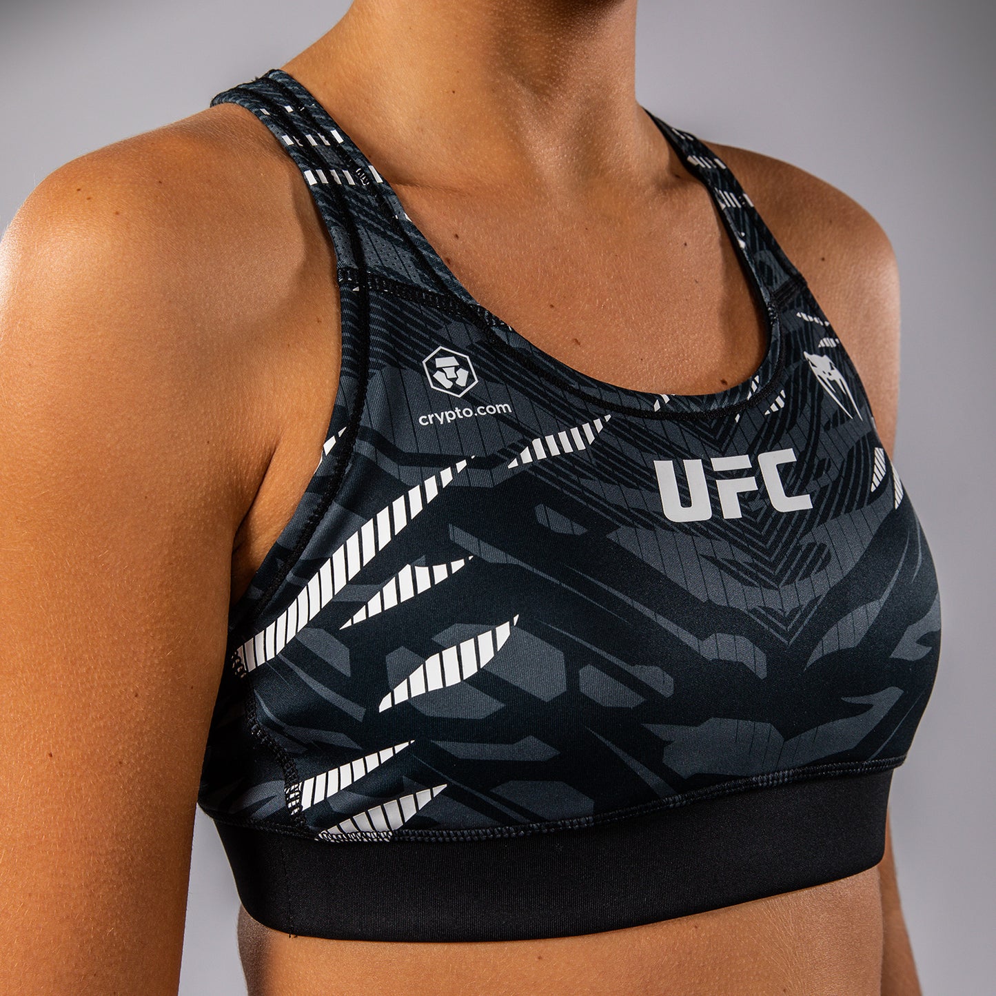 UFC Fusion by Venum Authentic Fight Night 女士运动内衣 – 黑色