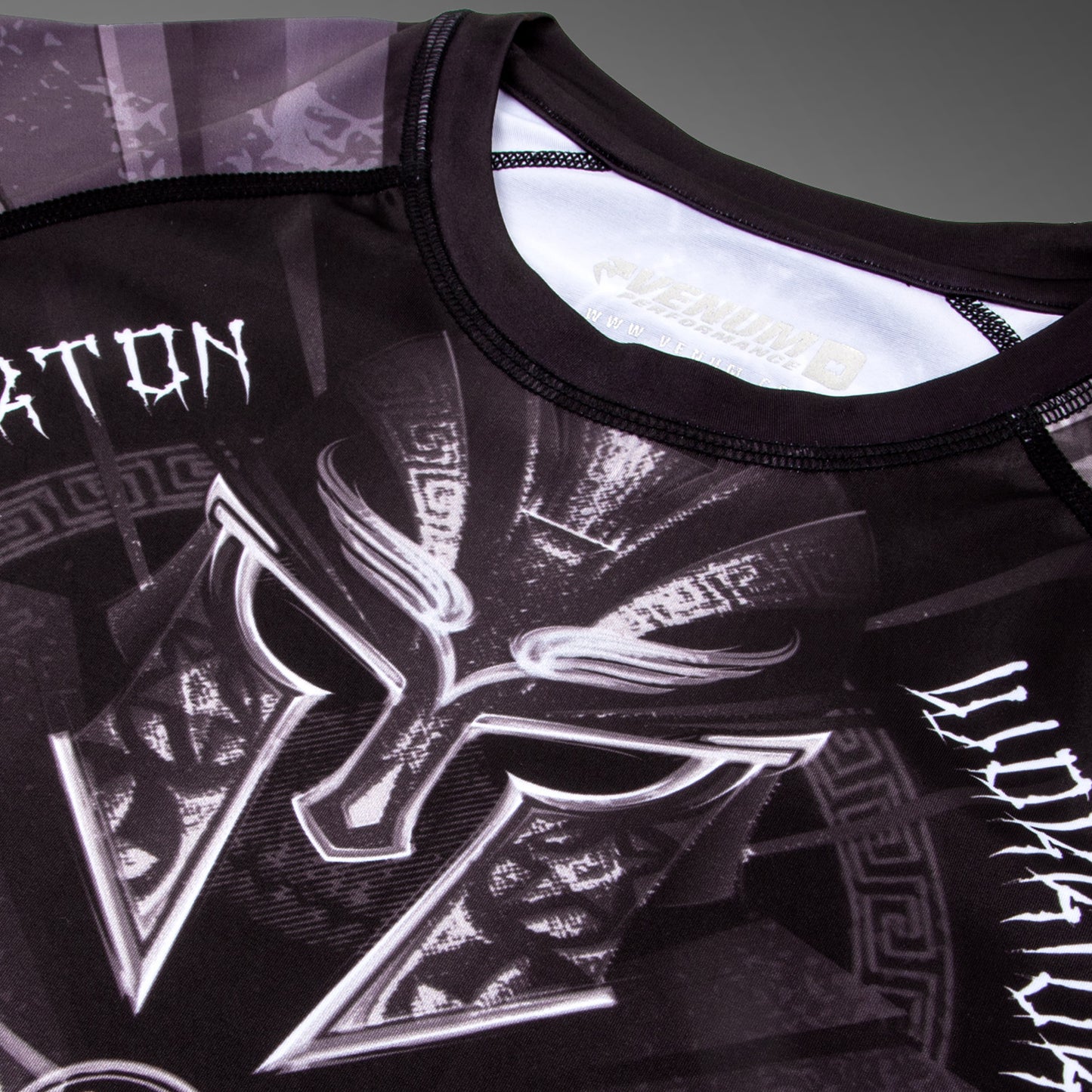 Venum Gladiator 3.0 紧身防磨衣–长袖–黑色/白色